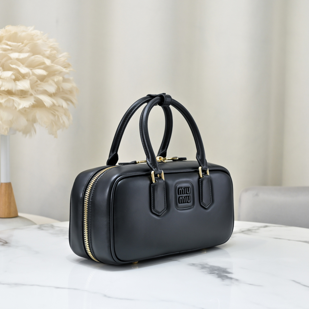Miu Miu Style Black Leather Bag Lookbook Reference image 2