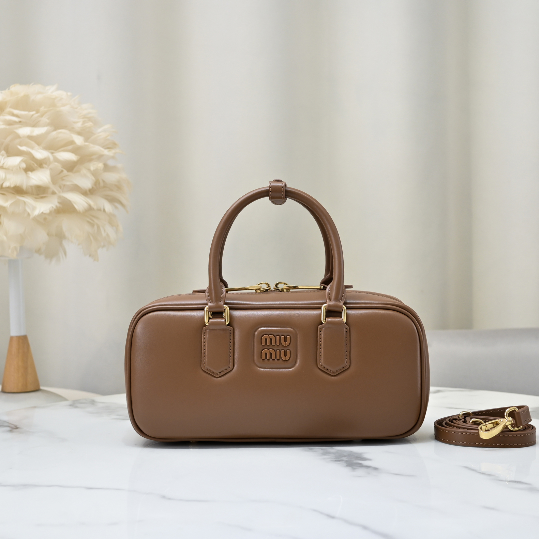 Miu Miu Bolso Bowling de Piel Marrón con Bandolera Desmontable