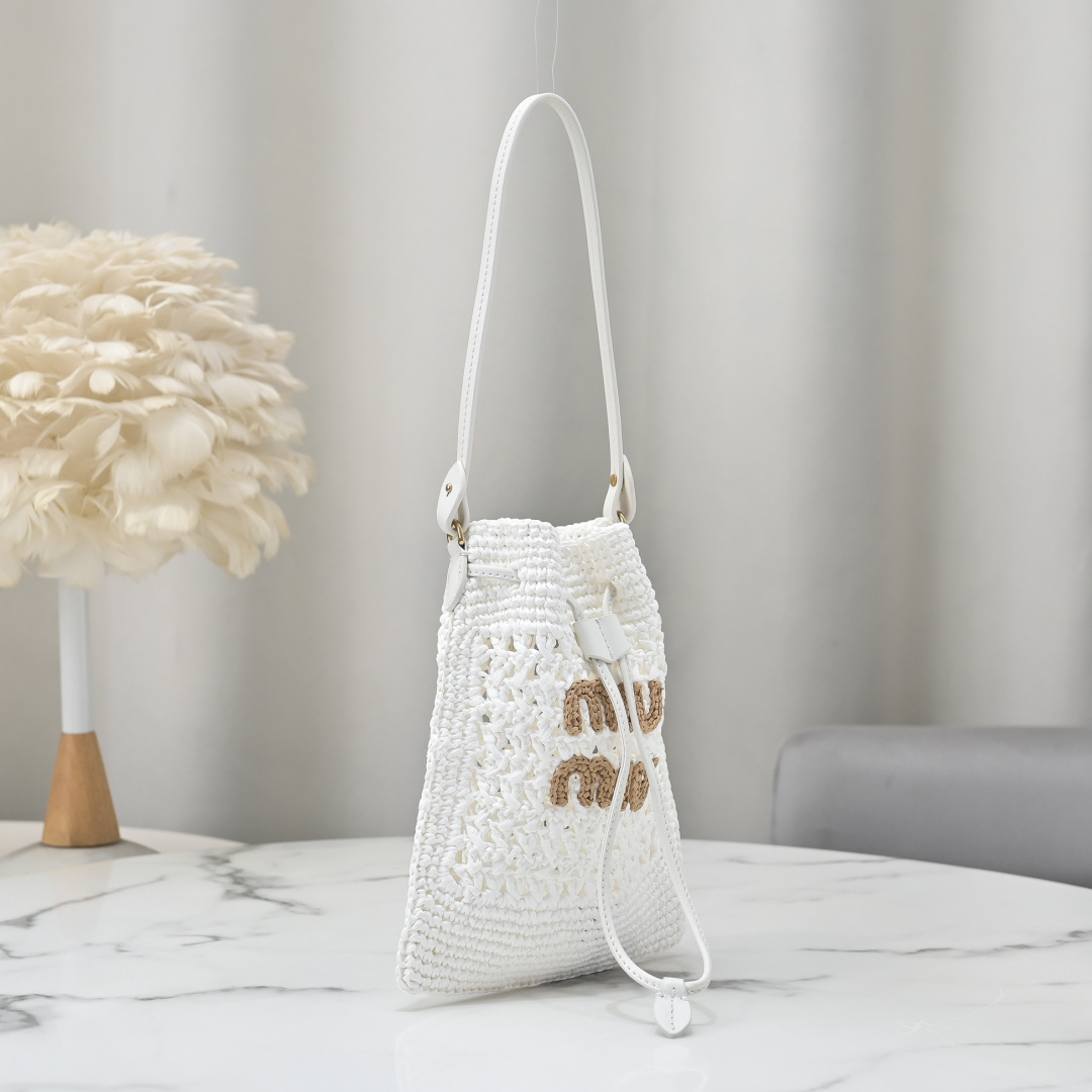 Miu Miu Style White Leather Shoulder Bag Lookbook Reference image 2