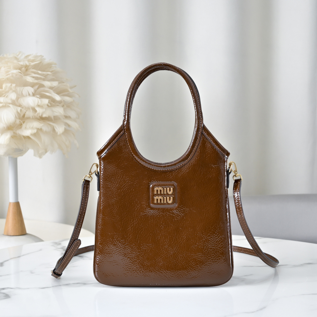 Miu Miu Style Leather Tote Bag Lookbook Reference image 1