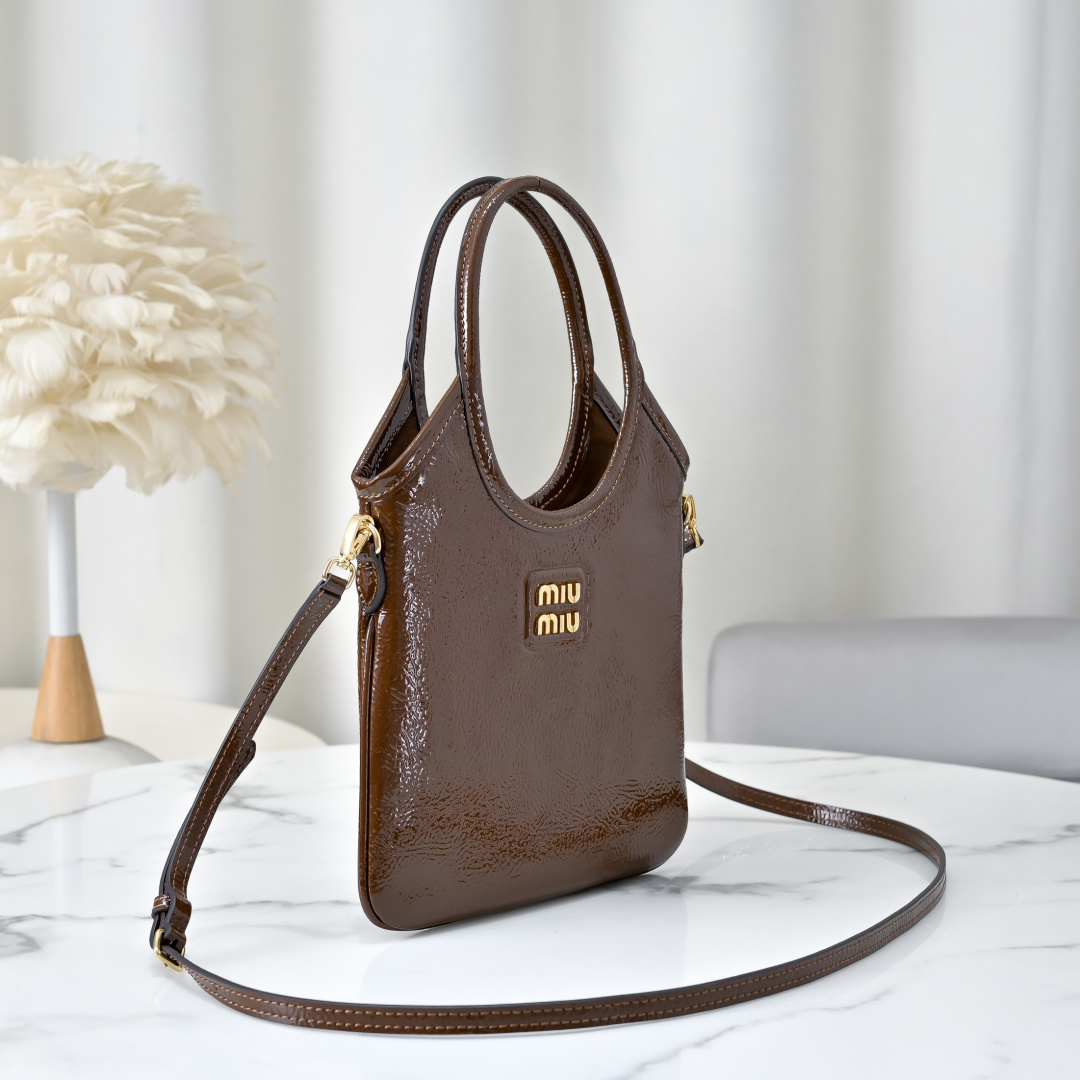 Miu Miu Style Leather Tote Bag Lookbook Reference image 2