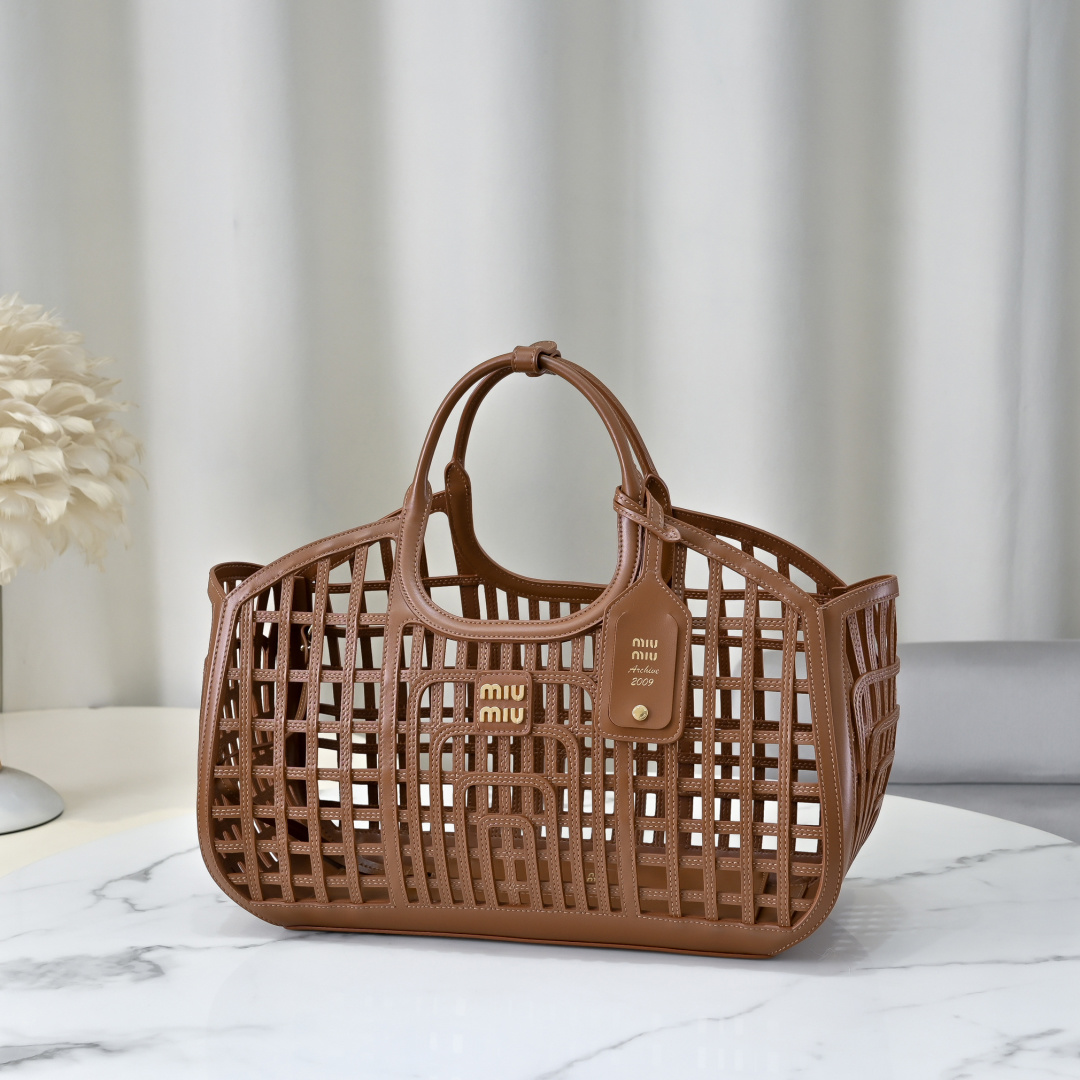 Miu Miu Style Leather Bag Lookbook Reference image 2