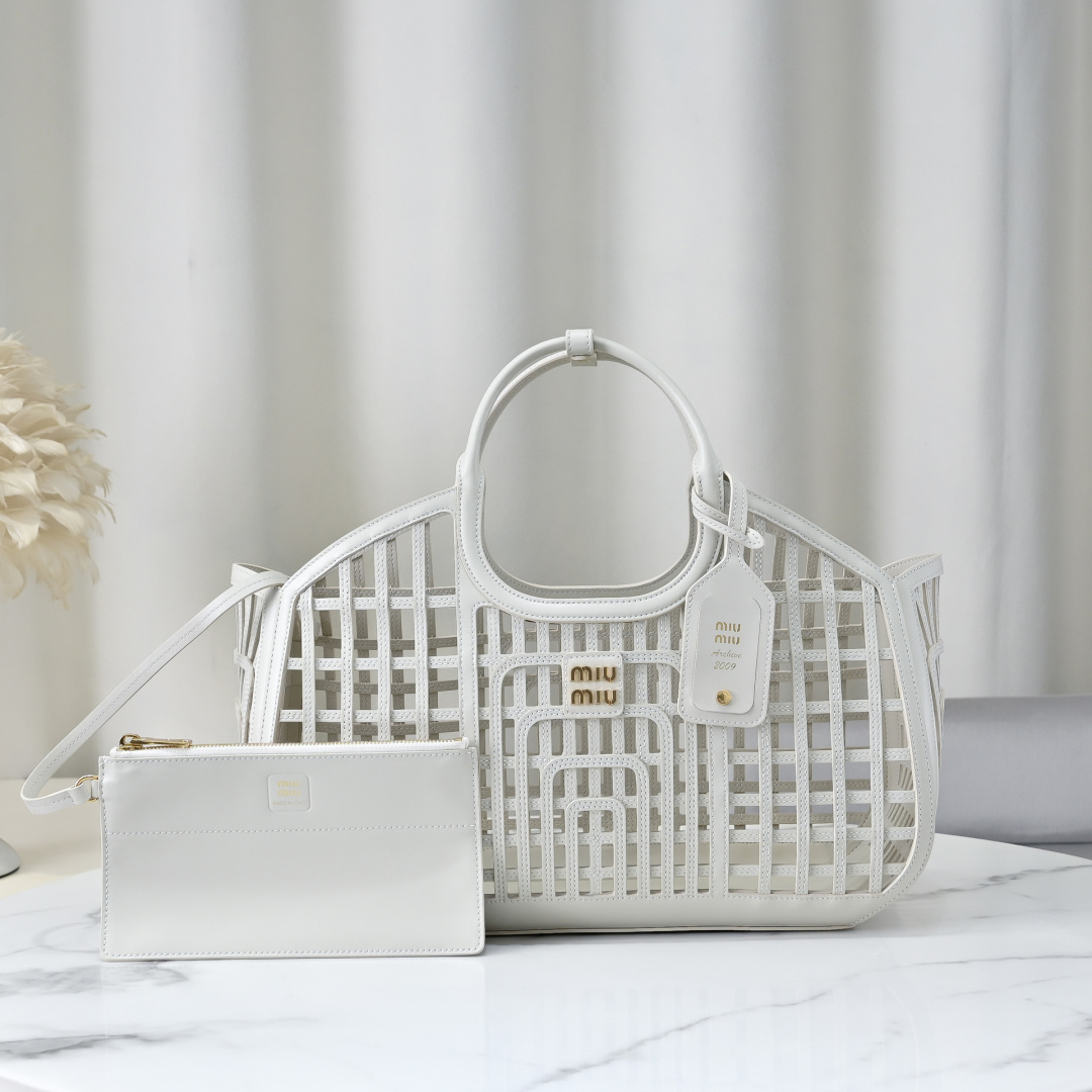 Miu Miu Style Leather Bag Lookbook Reference image 1