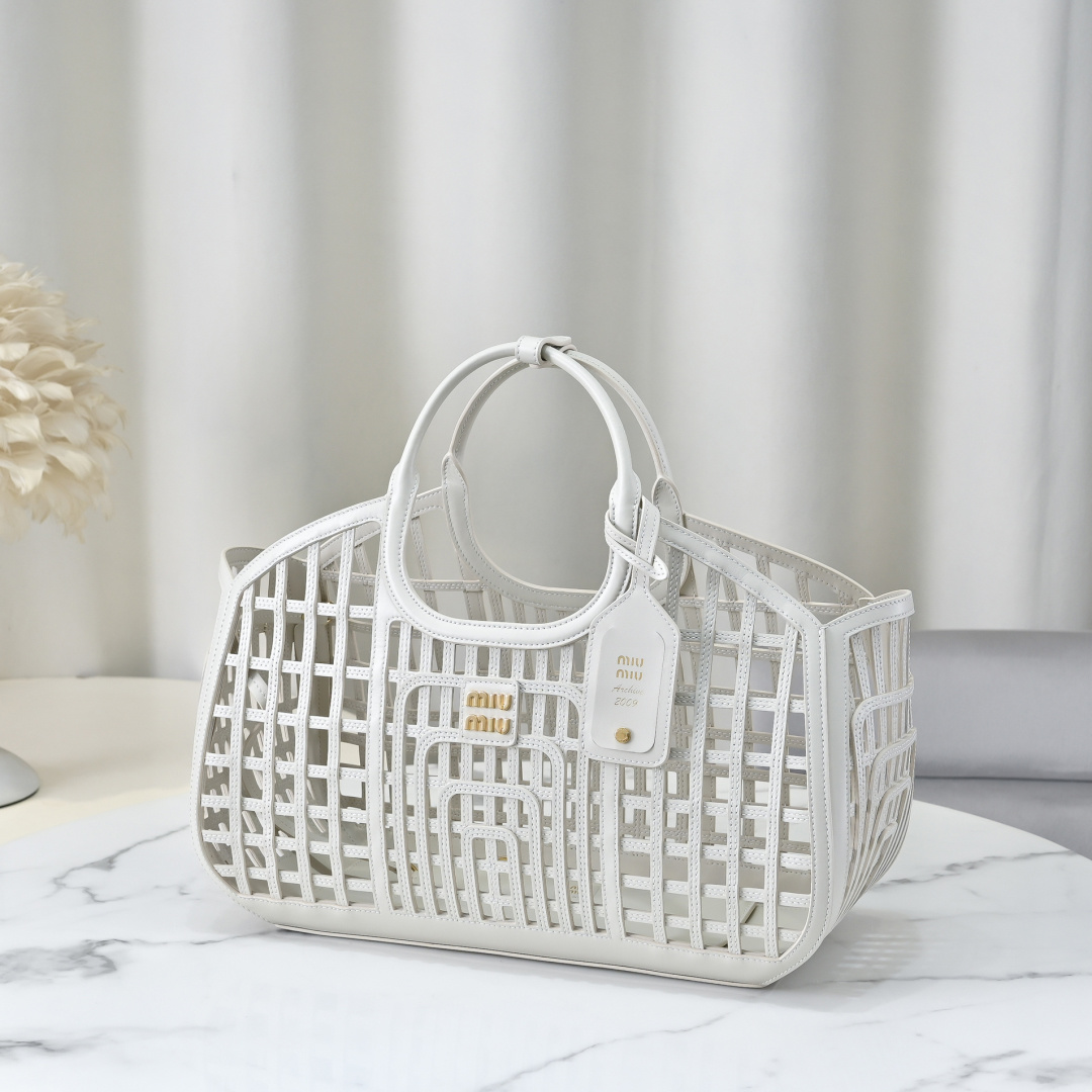 Miu Miu Style Leather Bag Lookbook Reference image 2