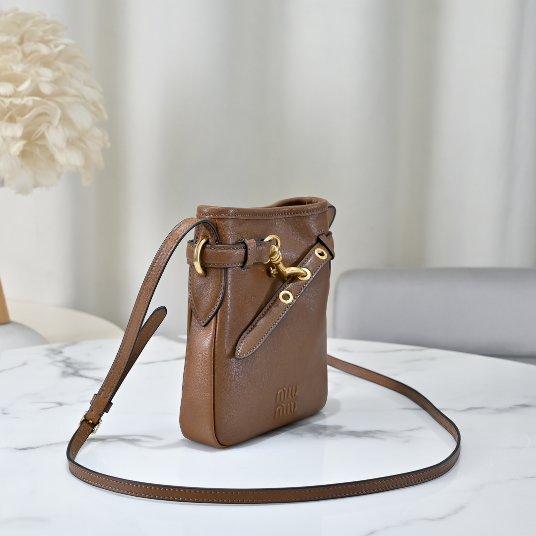 Miu Miu Style Leather Crossbody Bag Lookbook Reference image 2