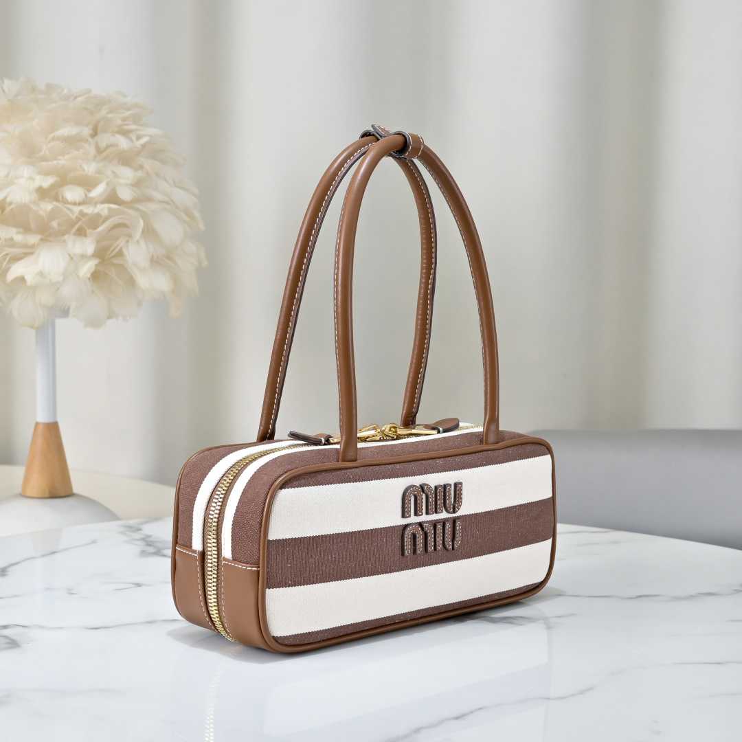 Miu Miu Style Blue Leather Bag Lookbook Reference image 2