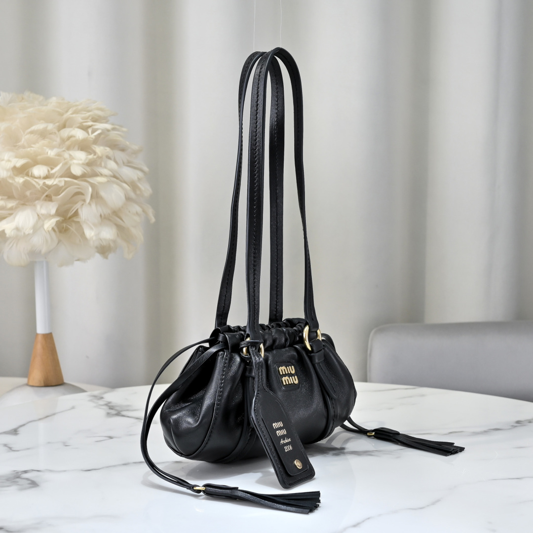 Miu Miu Style Leather Shoulder Bag Lookbook Reference image 2