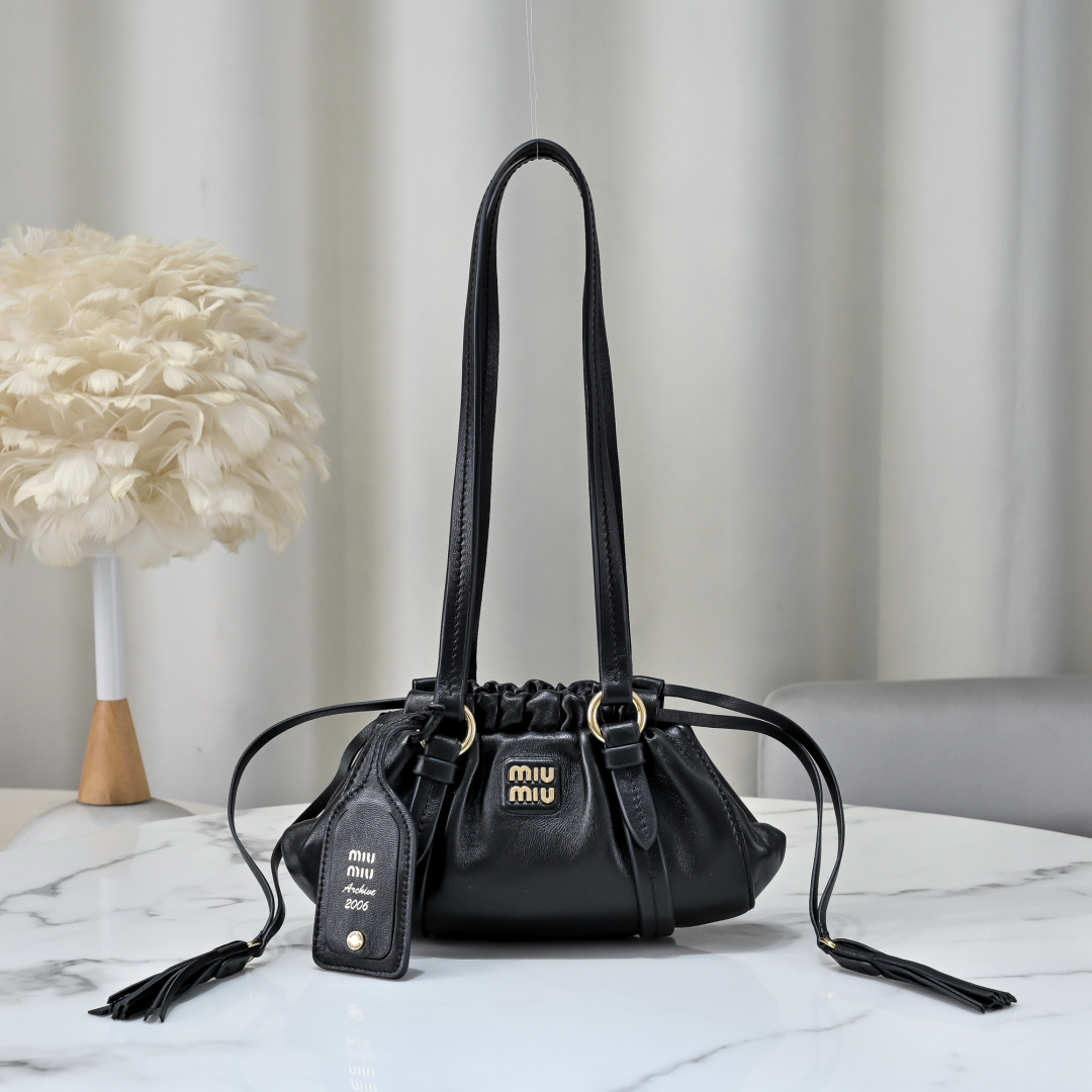 Miu Miu Style Leather Shoulder Bag Lookbook Reference image 1