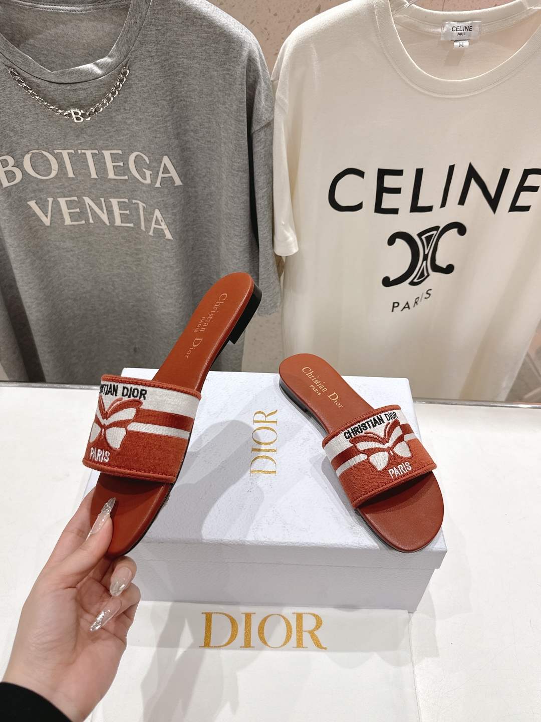 高版本出厂
  Dior*迪奥D家2025ss春夏新款仙女风厚底拖鞋

11原版复刻 市面上最高版本 各