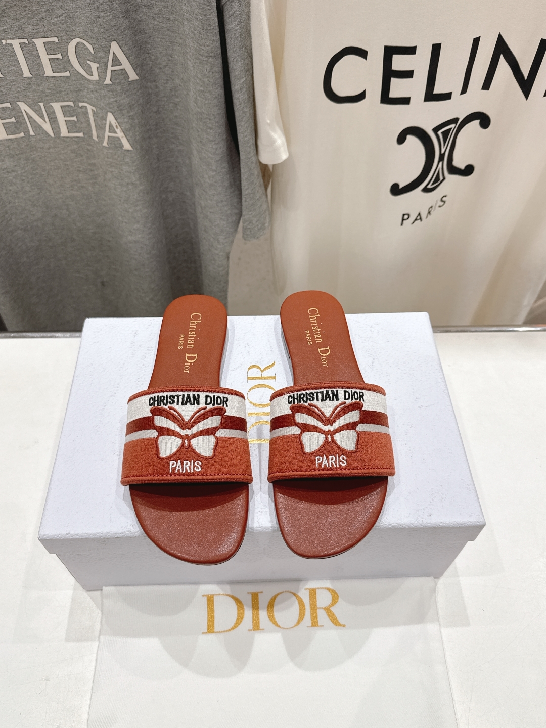 高版本出厂
  Dior*迪奥D家2025ss春夏新款仙女风厚底拖鞋

11原版复刻 市面上最高版本 各