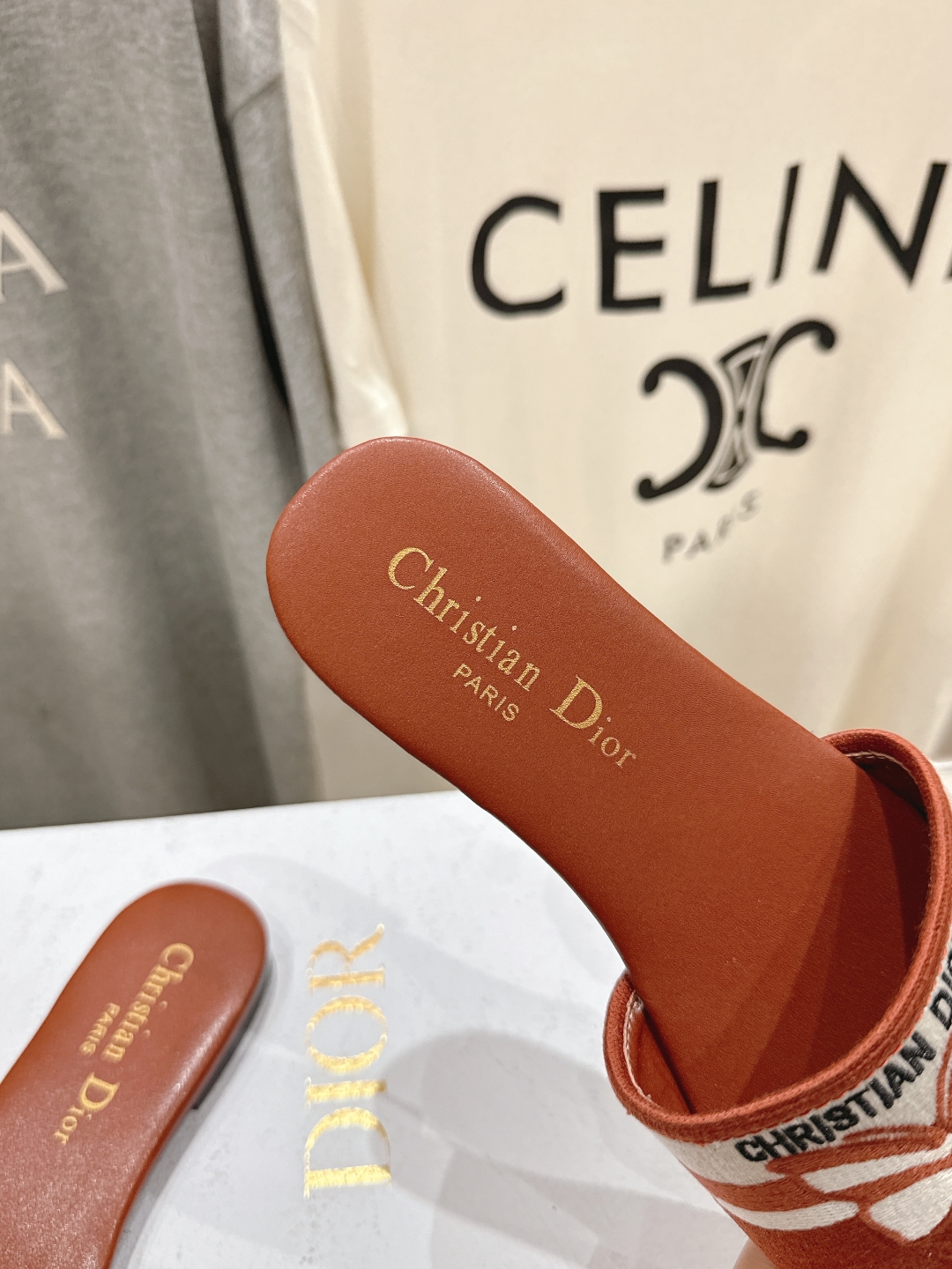 高版本出厂
  Dior*迪奥D家2025ss春夏新款仙女风厚底拖鞋

11原版复刻 市面上最高版本 各
