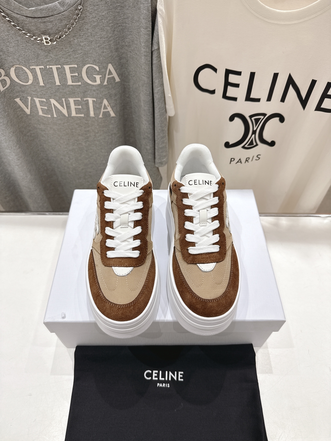 高版本出厂  厚底
 CELINE*思琳赛琳 2025ss新款徽标系带厚底休闲鞋小白鞋
简单舒服，干净利