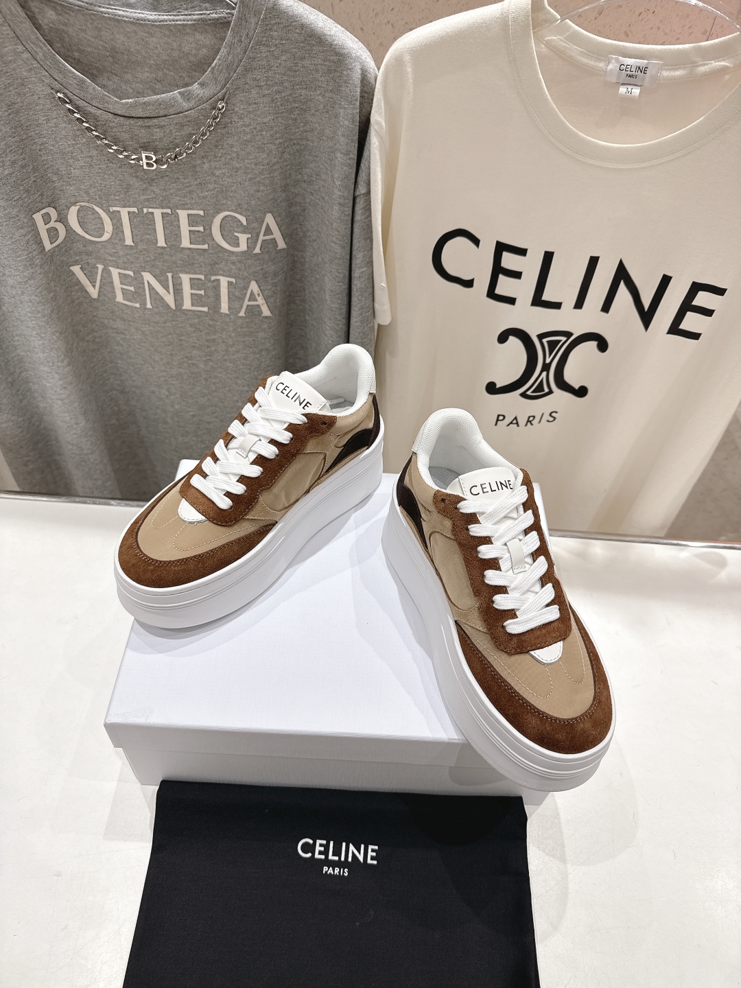 高版本出厂  厚底
 CELINE*思琳赛琳 2025ss新款徽标系带厚底休闲鞋小白鞋
简单舒服，干净利