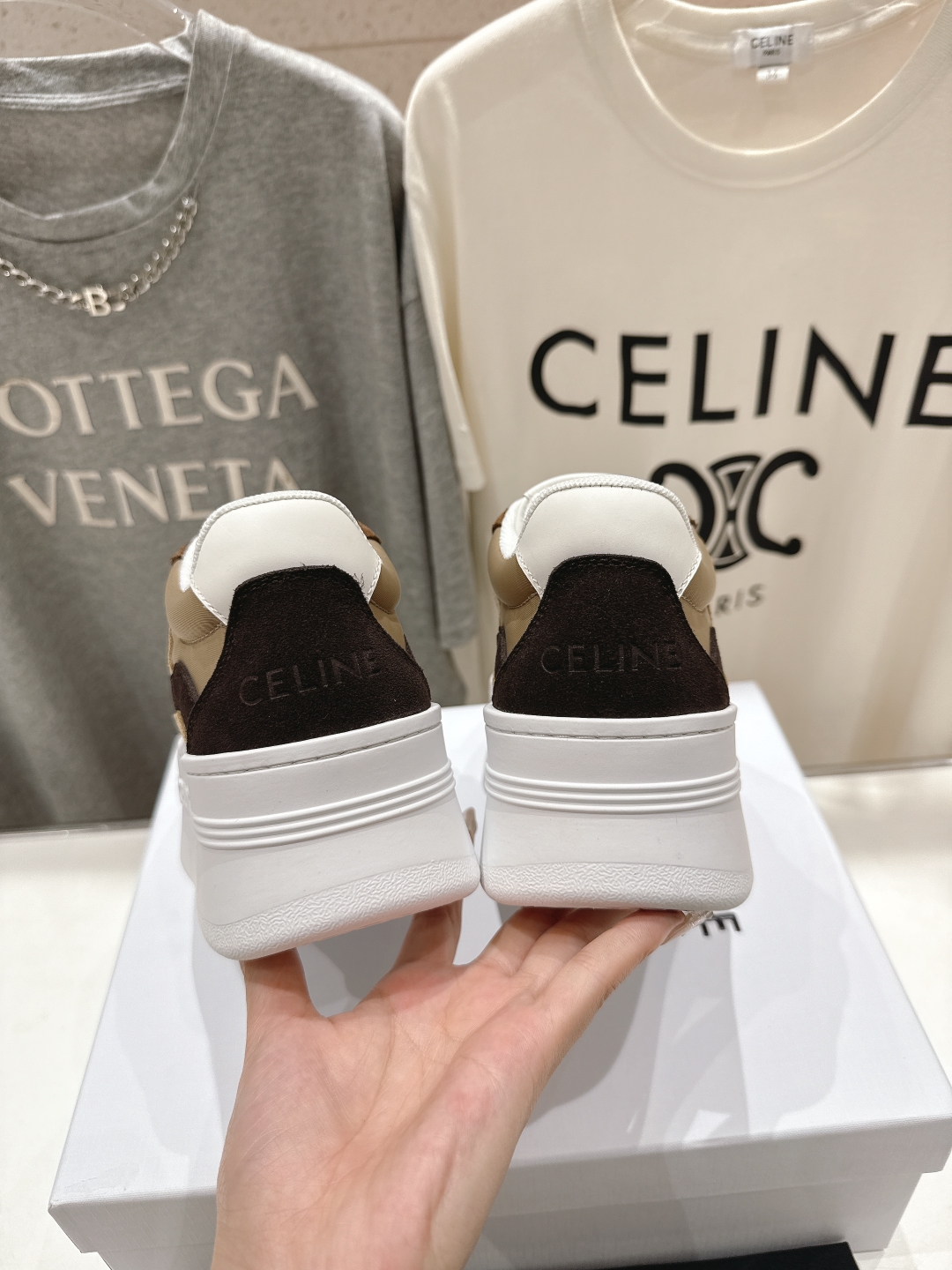 高版本出厂  厚底
 CELINE*思琳赛琳 2025ss新款徽标系带厚底休闲鞋小白鞋
简单舒服，干净利