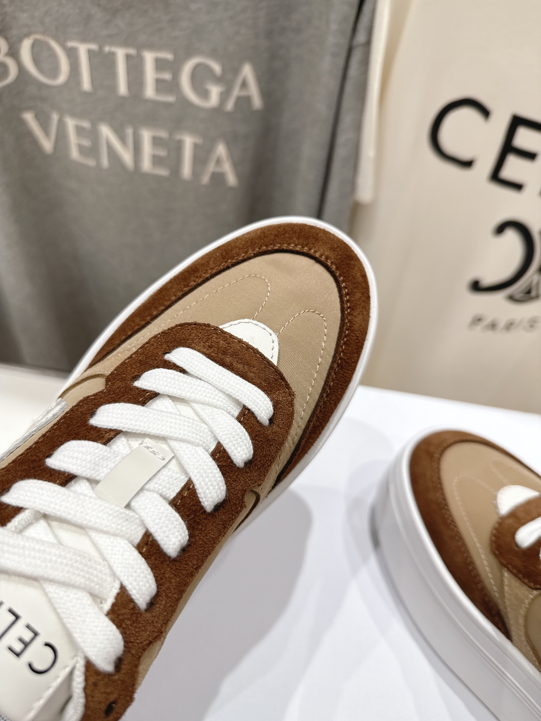 高版本出厂  厚底
 CELINE*思琳赛琳 2025ss新款徽标系带厚底休闲鞋小白鞋
简单舒服，干净利