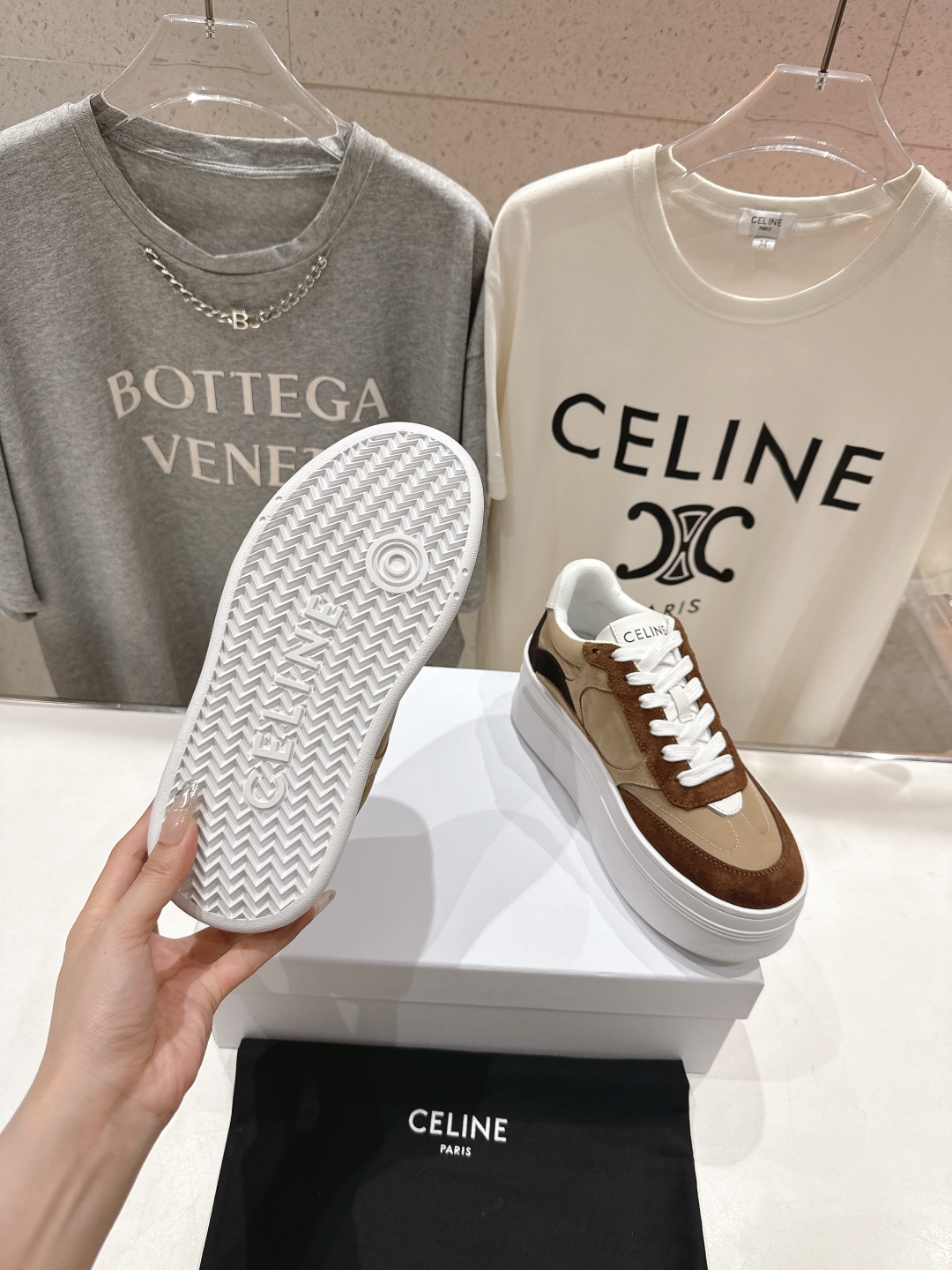 高版本出厂  厚底
 CELINE*思琳赛琳 2025ss新款徽标系带厚底休闲鞋小白鞋
简单舒服，干净利