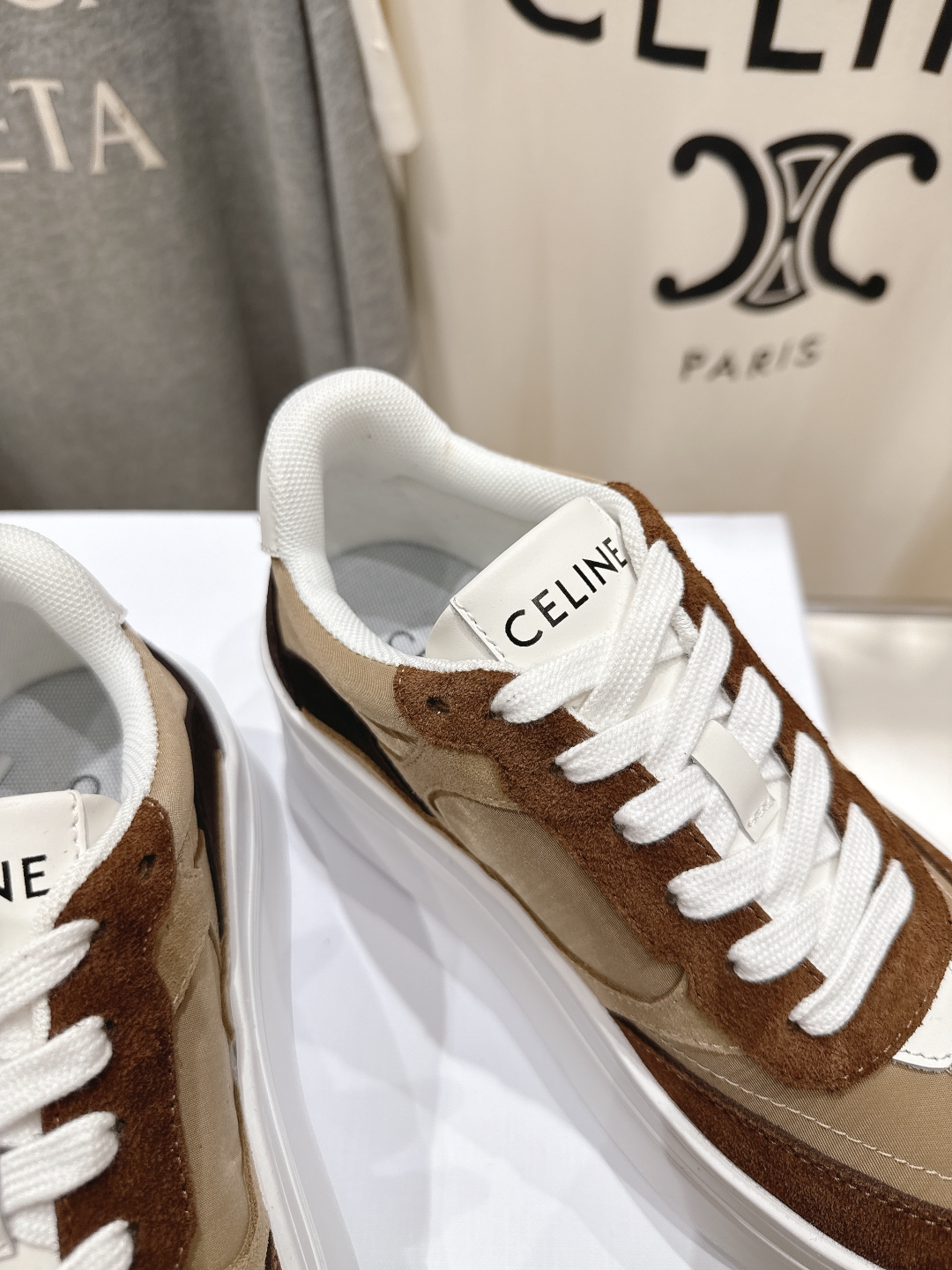 高版本出厂  厚底
 CELINE*思琳赛琳 2025ss新款徽标系带厚底休闲鞋小白鞋
简单舒服，干净利