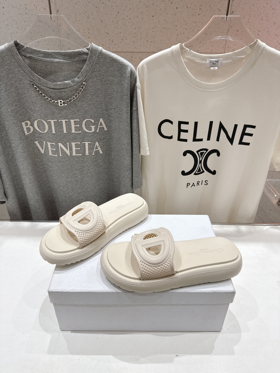 高版本出厂
 Dior *迪奥D家2025ss夏季度假立体开模CD字母厚底拖鞋
夏季必备单品，无论是海边