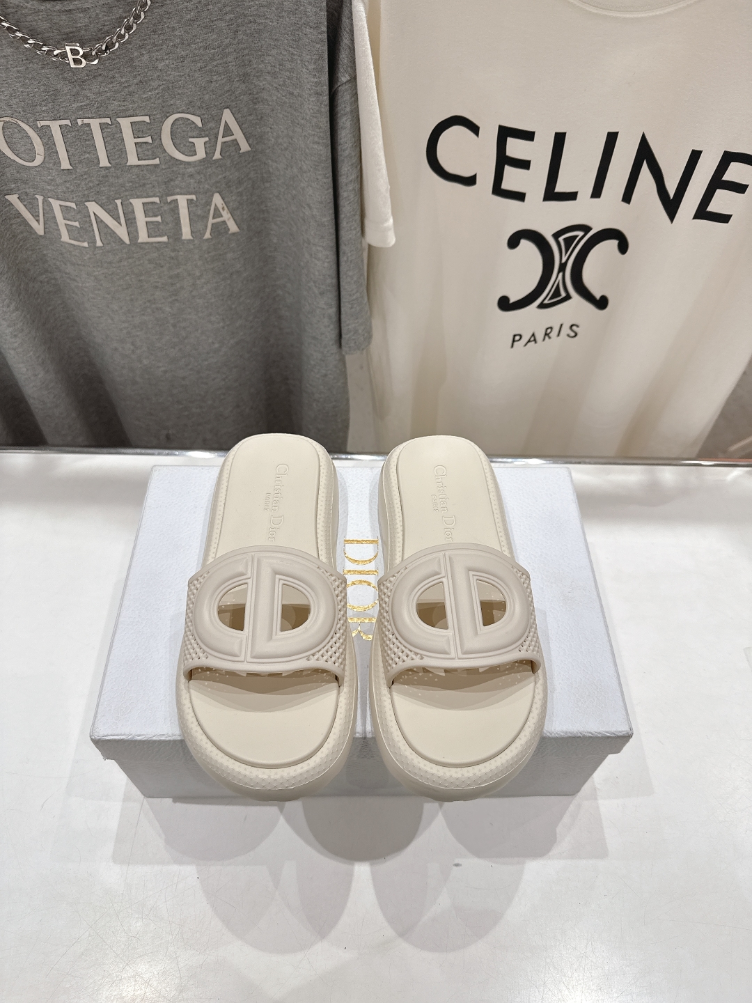 高版本出厂
 Dior *迪奥D家2025ss夏季度假立体开模CD字母厚底拖鞋
夏季必备单品，无论是海边
