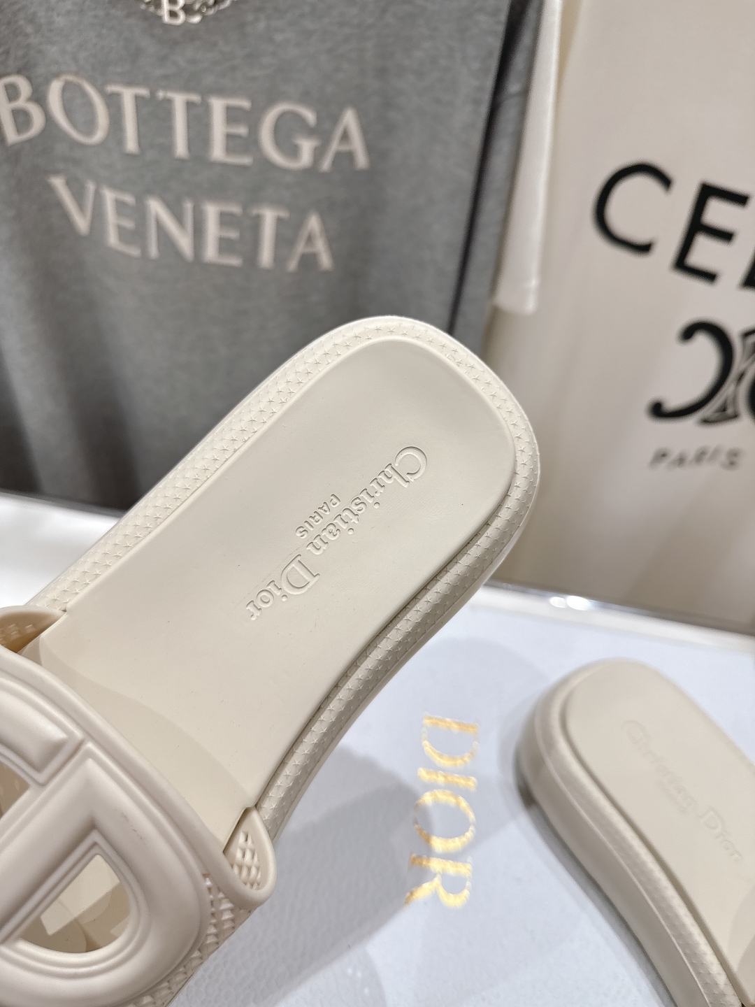 高版本出厂
 Dior *迪奥D家2025ss夏季度假立体开模CD字母厚底拖鞋
夏季必备单品，无论是海边
