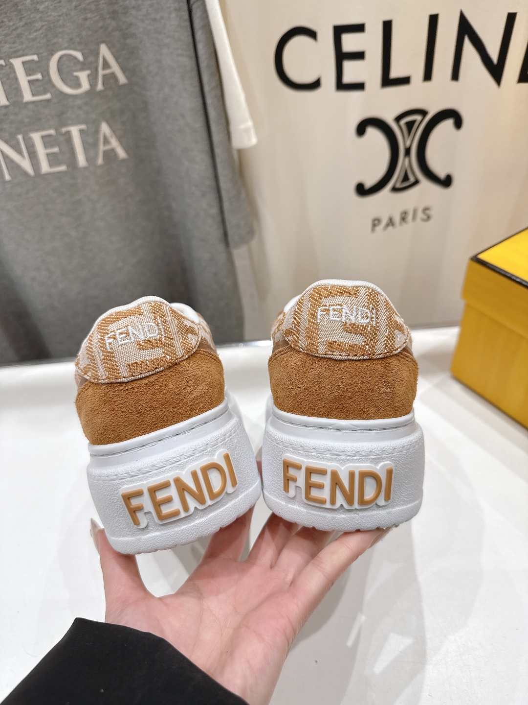 高版本出厂 
   Fendi/芬迪25ss新款帆布鞋板鞋休闲运动鞋 FD match 原版购入 一比一