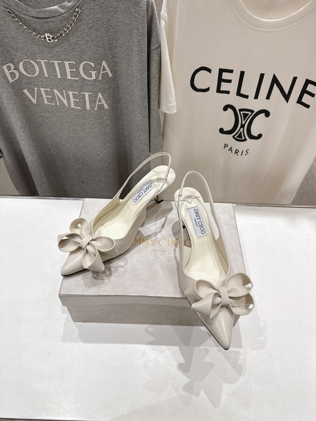 高版本出厂
  JIMMY CHOO*｜JC/吉米周2025ss夏季新款尖头高跟凉鞋

原版套楦，完美的
