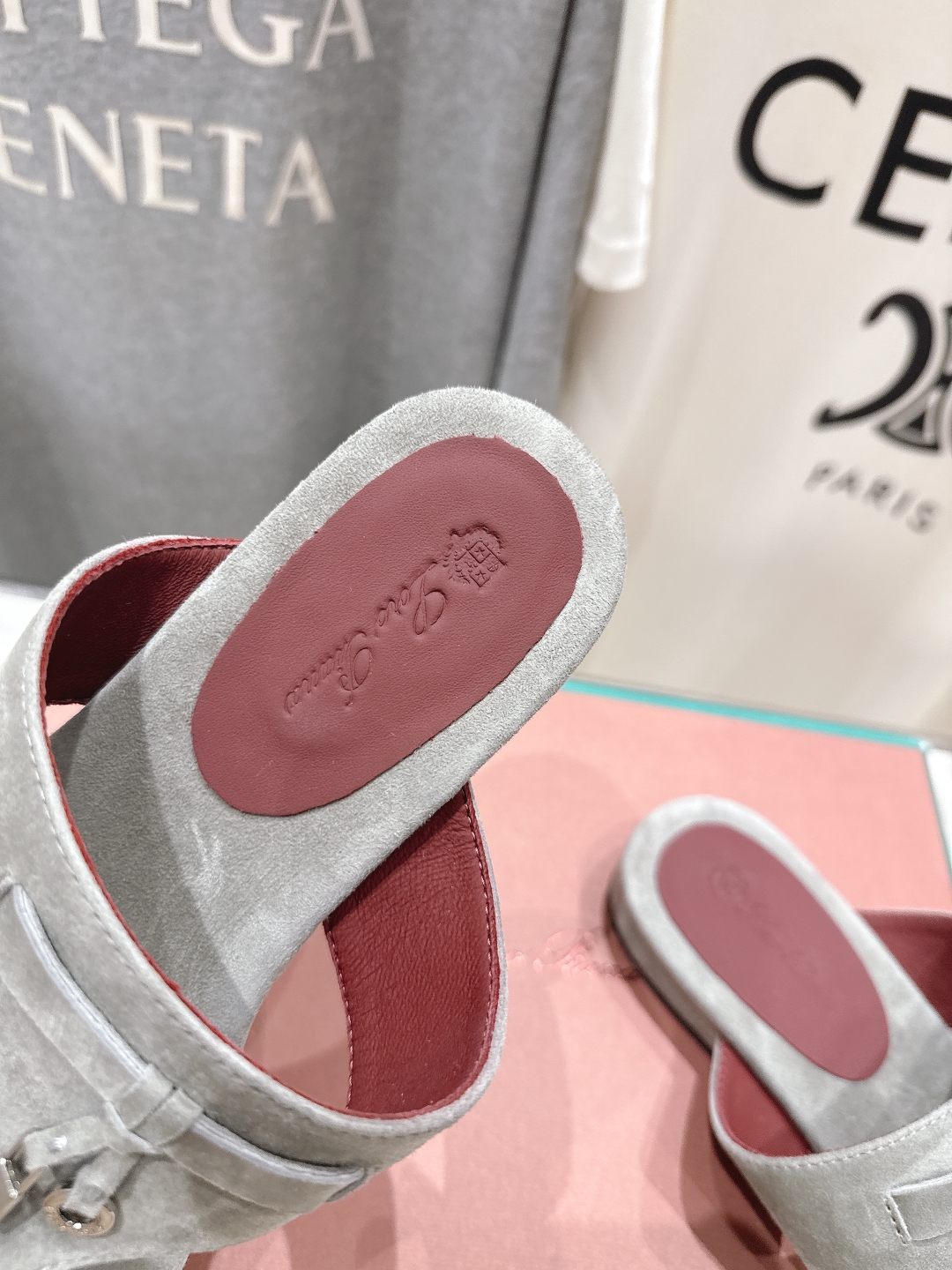 高版本出厂
Loro Piana* LP||诺悠翩雅2025ss夏季新款夹脚拖鞋
【市场顶级品质】
𝐋𝐩