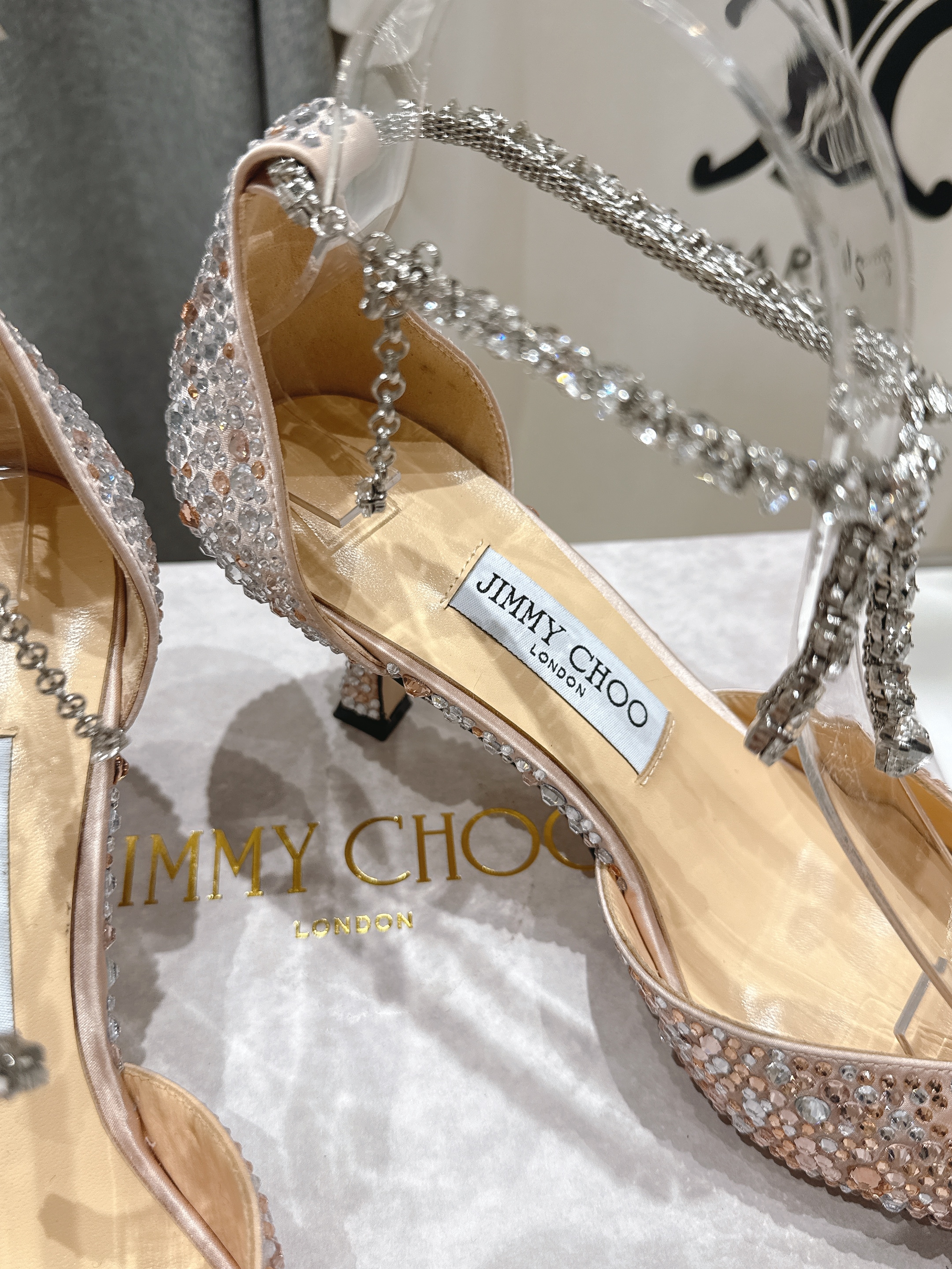 高版本出厂
  JIMMY CHOO*｜JC/吉米周2025ss春夏新款简约尖头链条烫钻高跟鞋单鞋

原