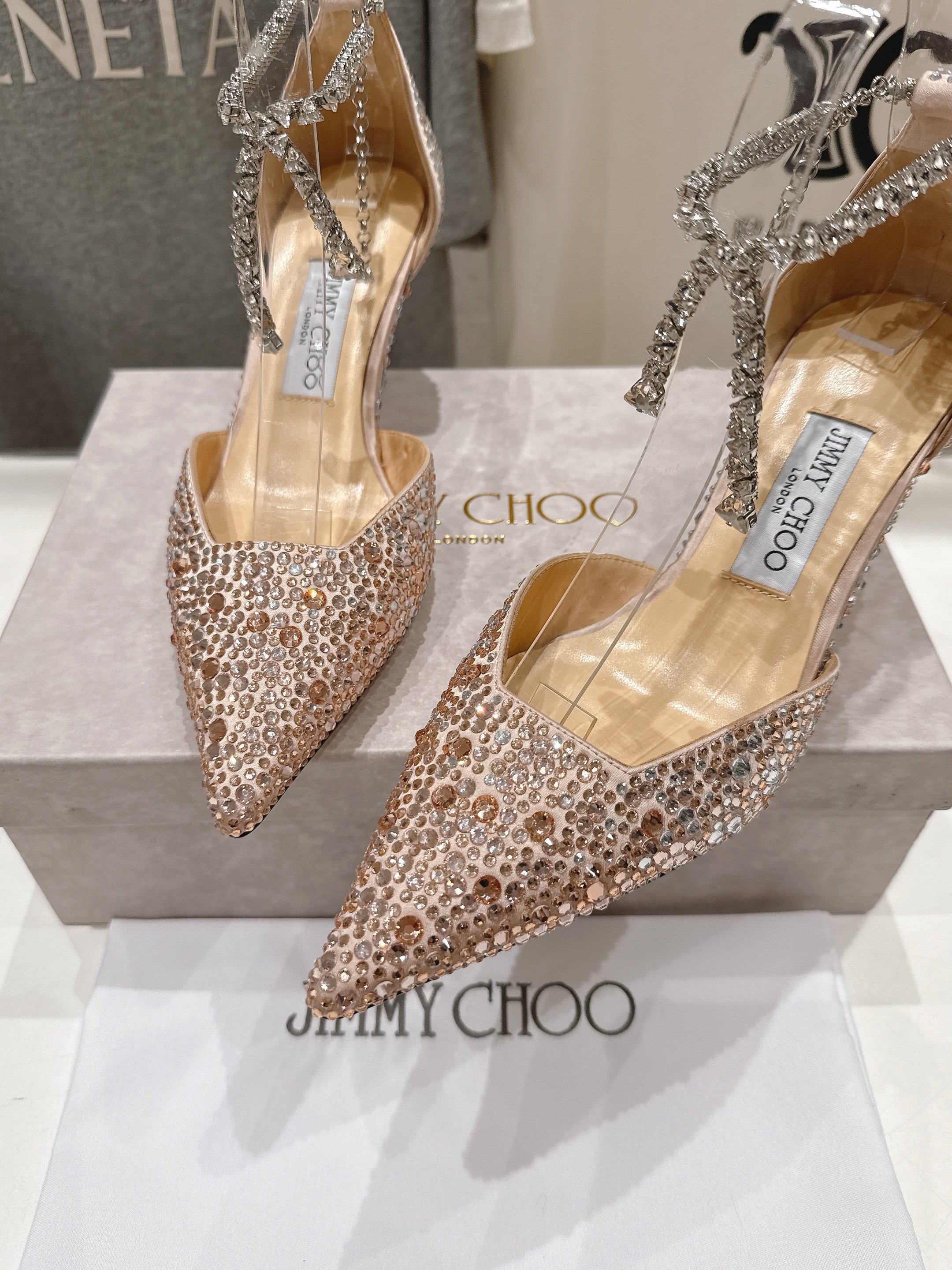 高版本出厂
  JIMMY CHOO*｜JC/吉米周2025ss春夏新款简约尖头链条烫钻高跟鞋单鞋

原