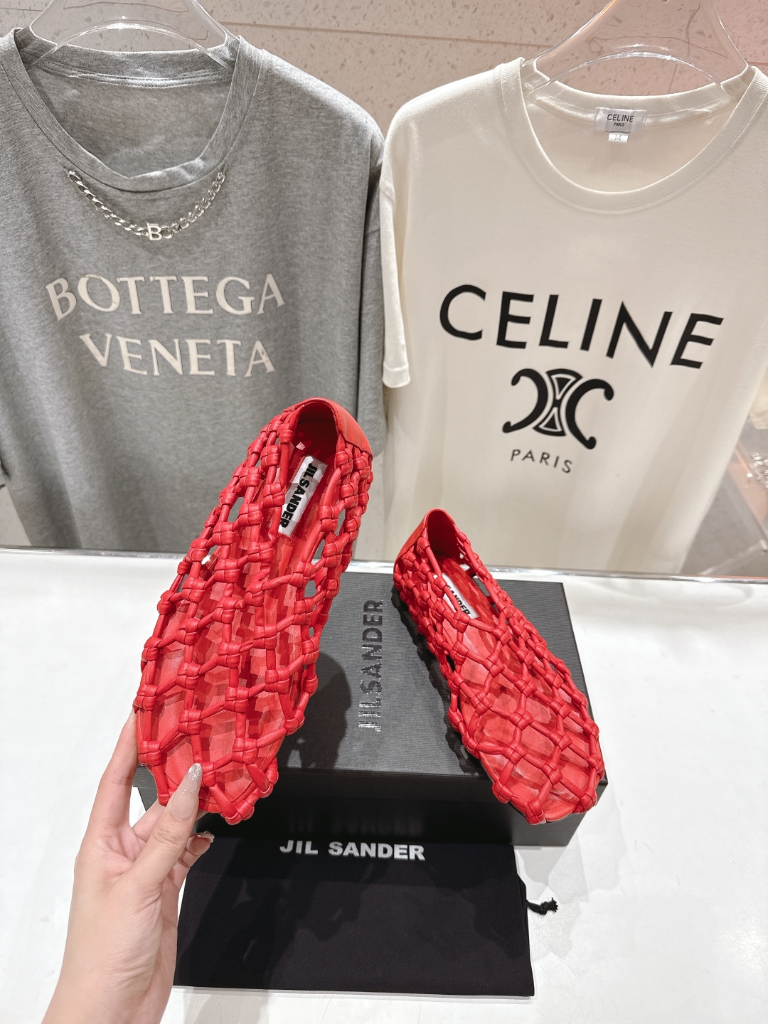 高版本出厂
 JIL SANDER/吉尔桑达 25ss最新编织皮网凉鞋
🩶🤍💛 jennie演唱会穿着用