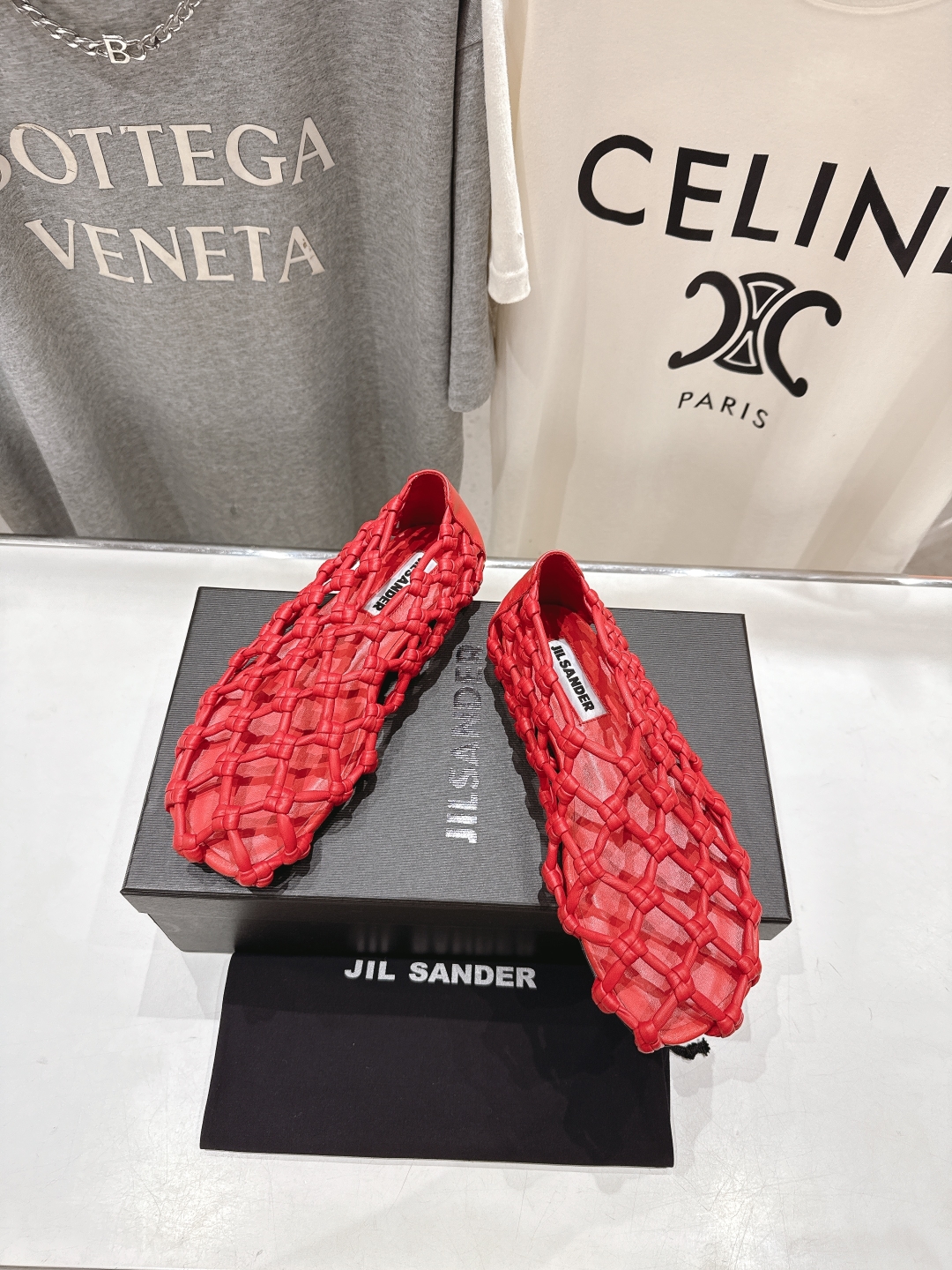 高版本出厂
 JIL SANDER/吉尔桑达 25ss最新编织皮网凉鞋
🩶🤍💛 jennie演唱会穿着用