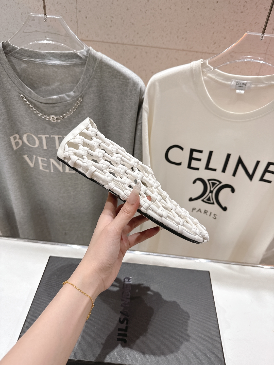 高版本出厂
 JIL SANDER/吉尔桑达 25ss最新编织皮网凉鞋
🩶🤍💛 jennie演唱会穿着用