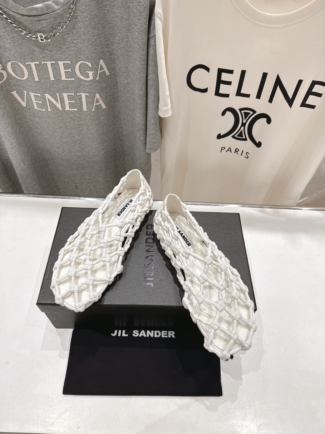 高版本出厂
 JIL SANDER/吉尔桑达 25ss最新编织皮网凉鞋
🩶🤍💛 jennie演唱会穿着用