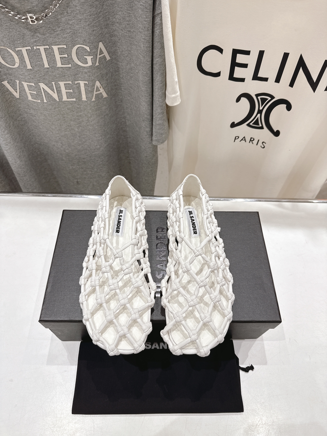 高版本出厂
 JIL SANDER/吉尔桑达 25ss最新编织皮网凉鞋
🩶🤍💛 jennie演唱会穿着用