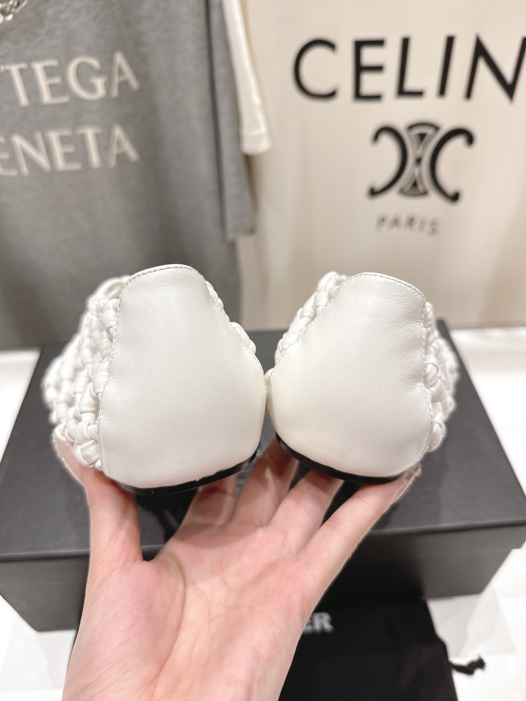 高版本出厂
 JIL SANDER/吉尔桑达 25ss最新编织皮网凉鞋
🩶🤍💛 jennie演唱会穿着用