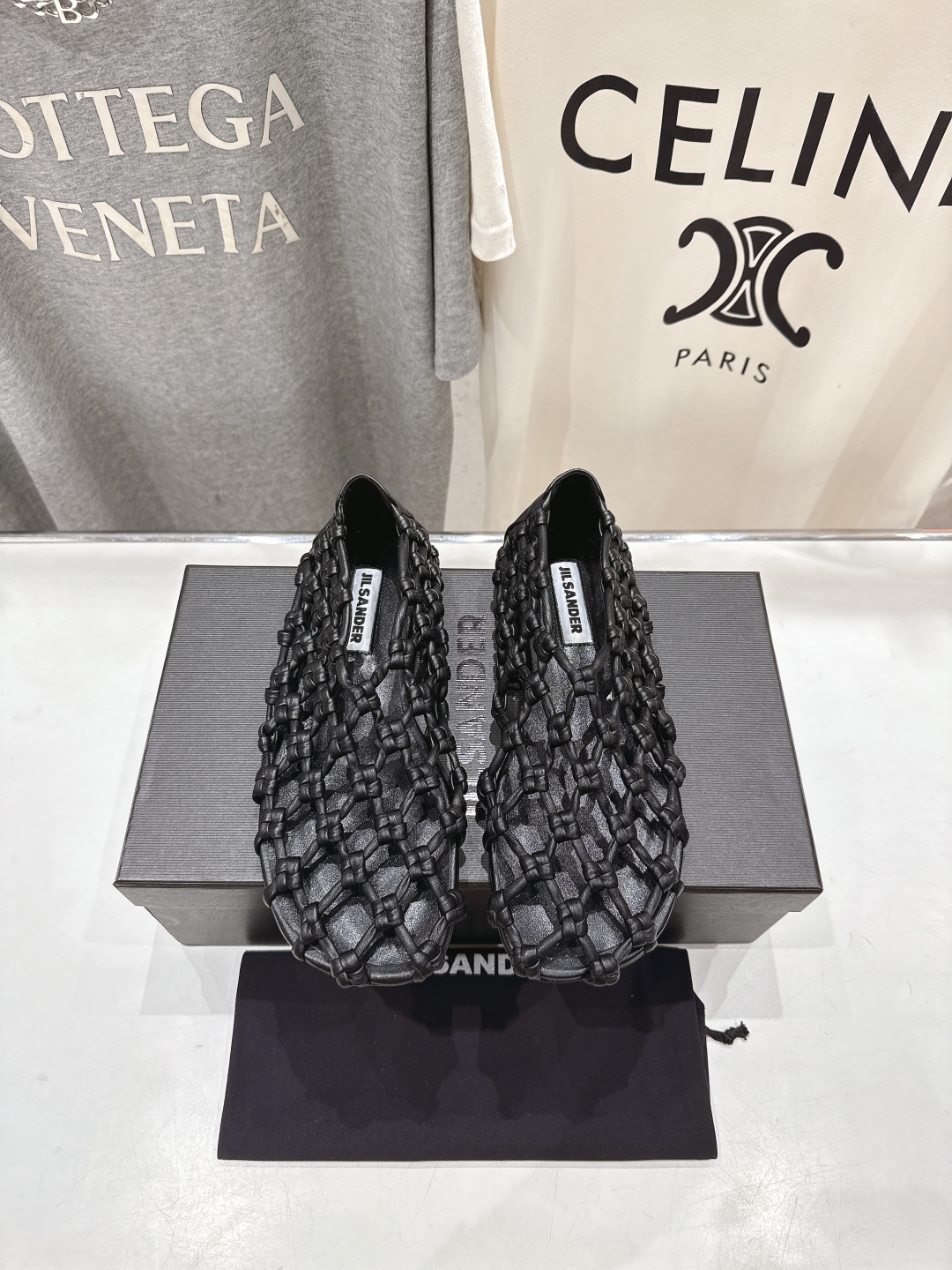 高版本出厂
 JIL SANDER/吉尔桑达 25ss最新编织皮网凉鞋
🩶🤍💛 jennie演唱会穿着用