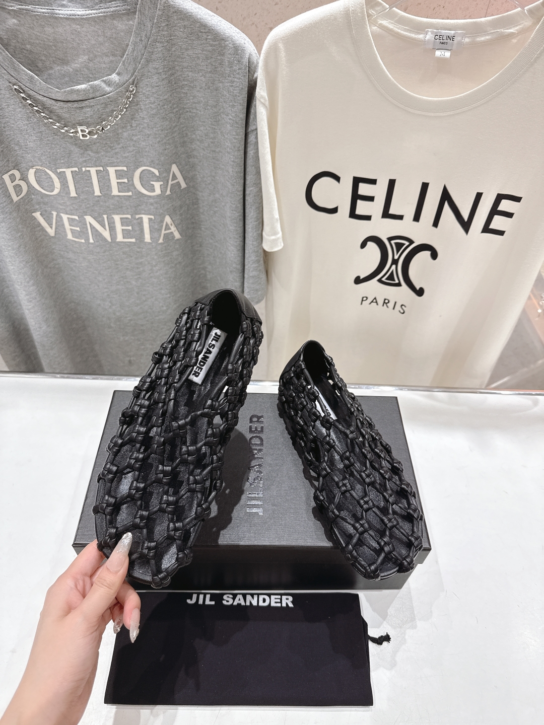 高版本出厂
 JIL SANDER/吉尔桑达 25ss最新编织皮网凉鞋
🩶🤍💛 jennie演唱会穿着用