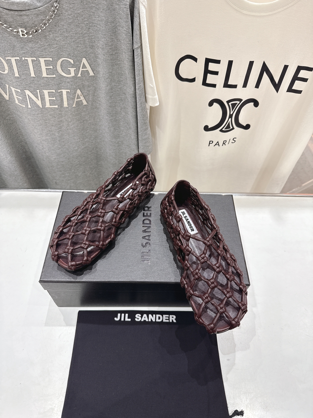 高版本出厂
 JIL SANDER/吉尔桑达 25ss最新编织皮网凉鞋
🩶🤍💛 jennie演唱会穿着用