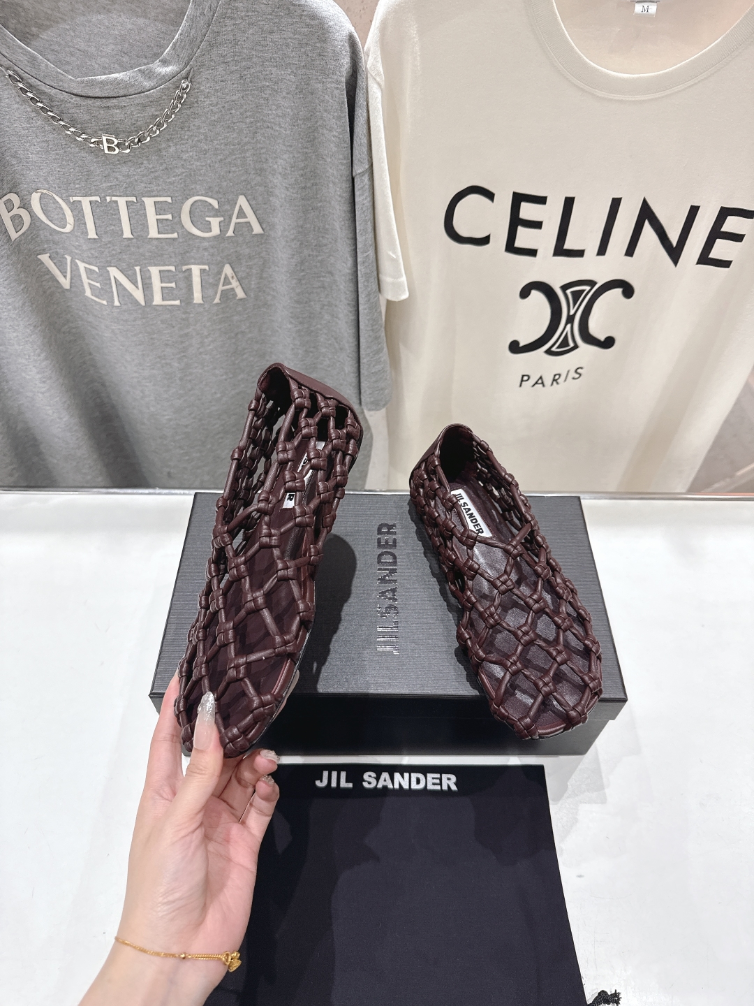 高版本出厂
 JIL SANDER/吉尔桑达 25ss最新编织皮网凉鞋
🩶🤍💛 jennie演唱会穿着用