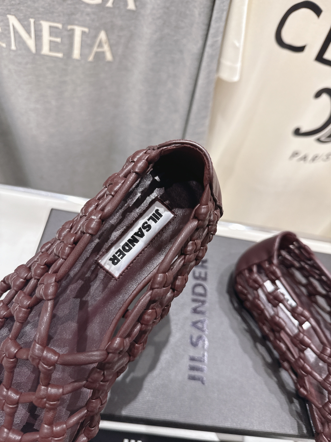 高版本出厂
 JIL SANDER/吉尔桑达 25ss最新编织皮网凉鞋
🩶🤍💛 jennie演唱会穿着用