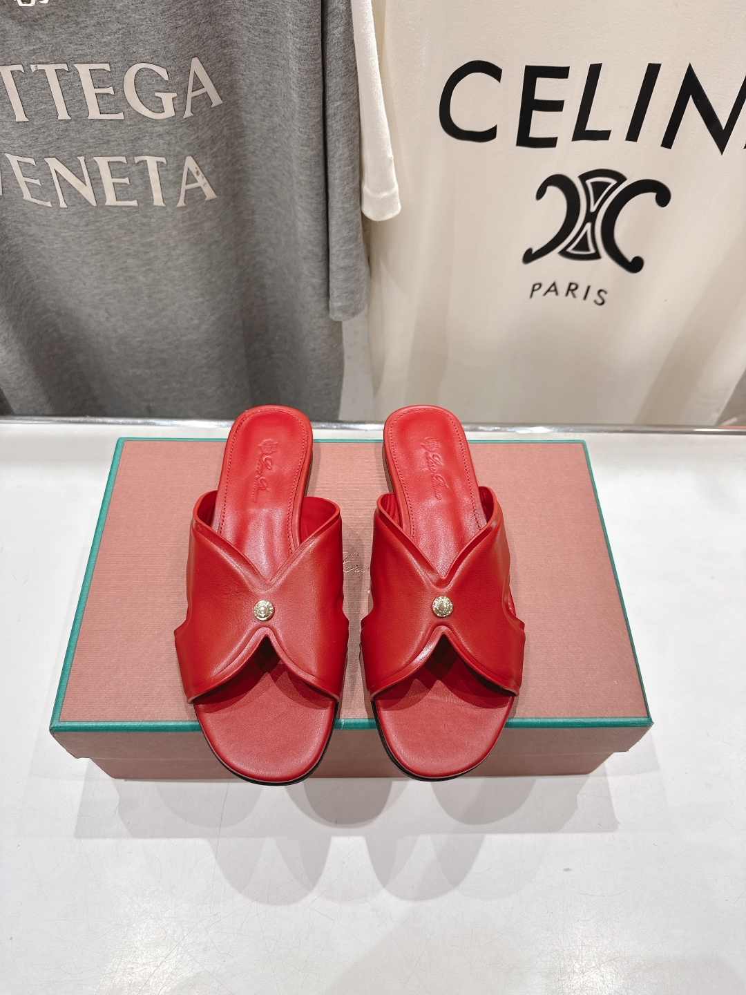 高版本出厂
Loro Piana* LP||诺悠翩雅2025ss春夏新款拖鞋‼️
【市场顶级品质】
𝐋𝐩