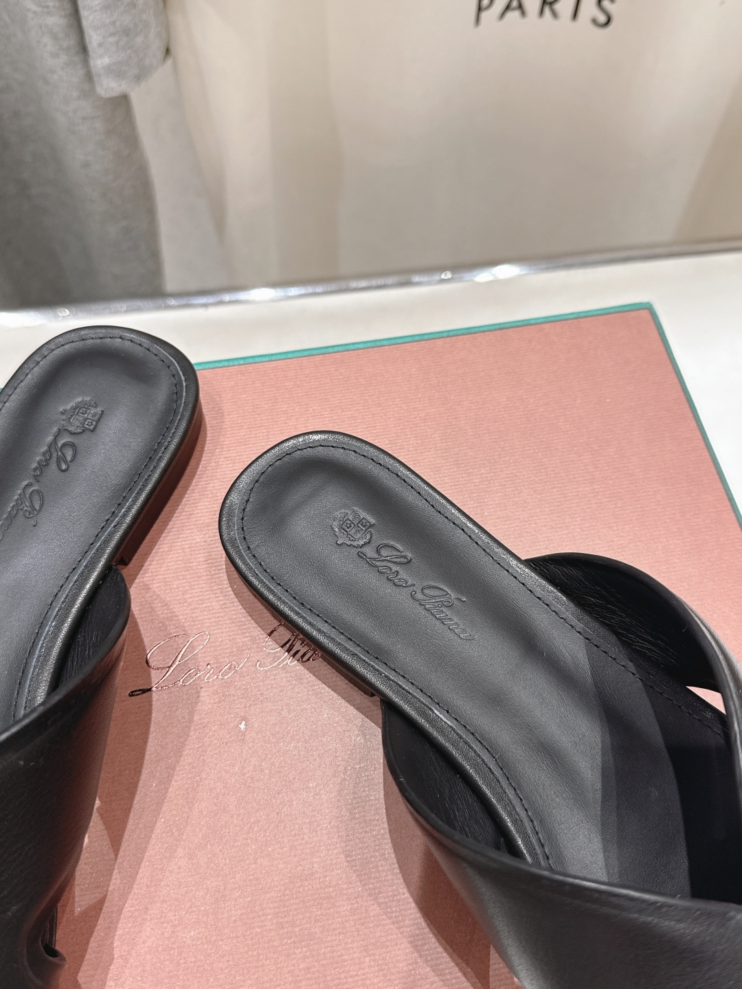 高版本出厂
Loro Piana* LP||诺悠翩雅2025ss春夏新款拖鞋‼️
【市场顶级品质】
𝐋𝐩