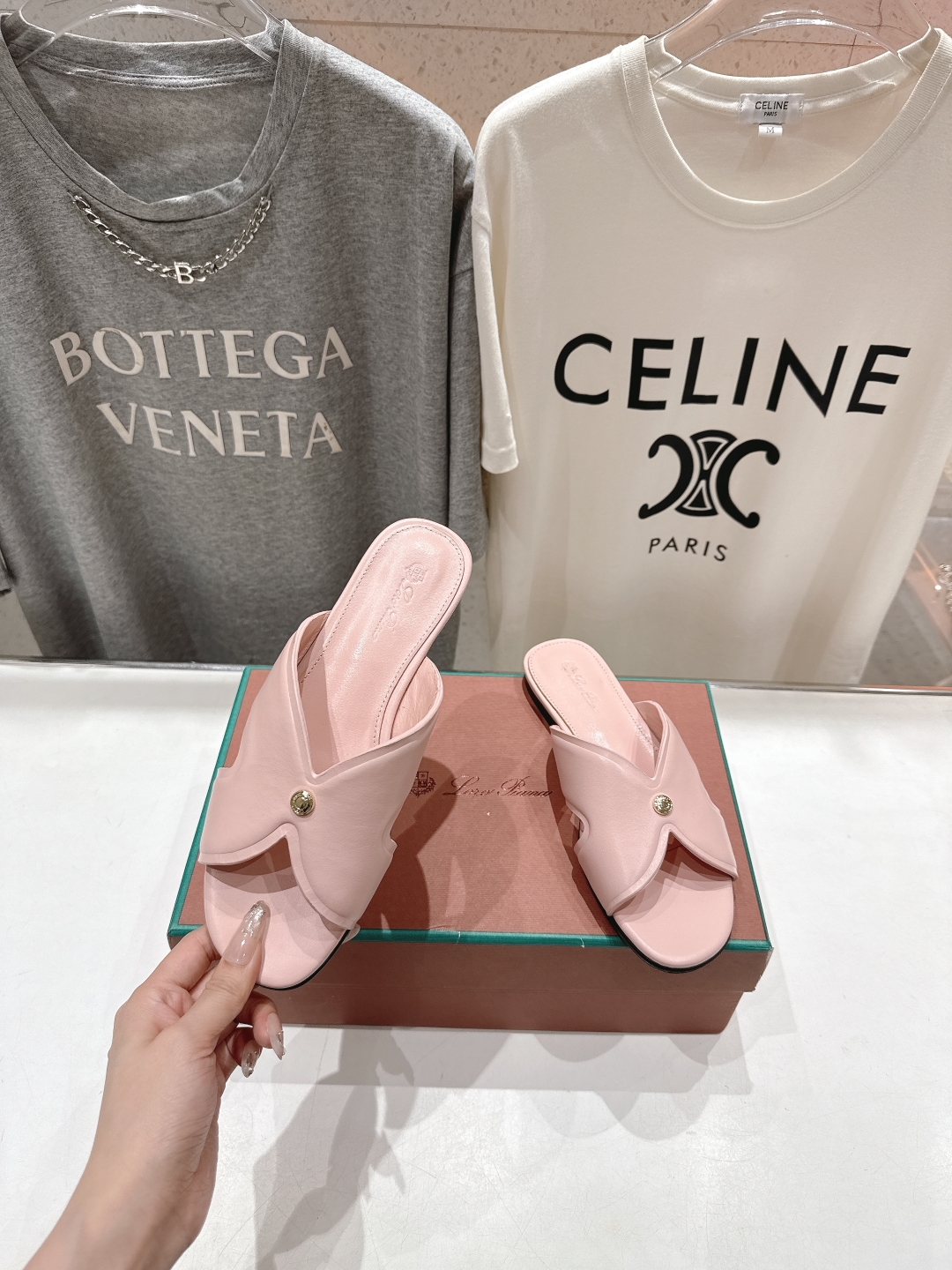 高版本出厂
Loro Piana* LP||诺悠翩雅2025ss春夏新款拖鞋‼️
【市场顶级品质】
𝐋𝐩