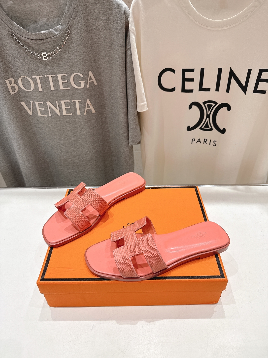 高版本出厂
  HERMES*✈️爱马仕H家2025ss最新升级版经典H拖鞋
🇮🇹度假旅游必备神器#由爱