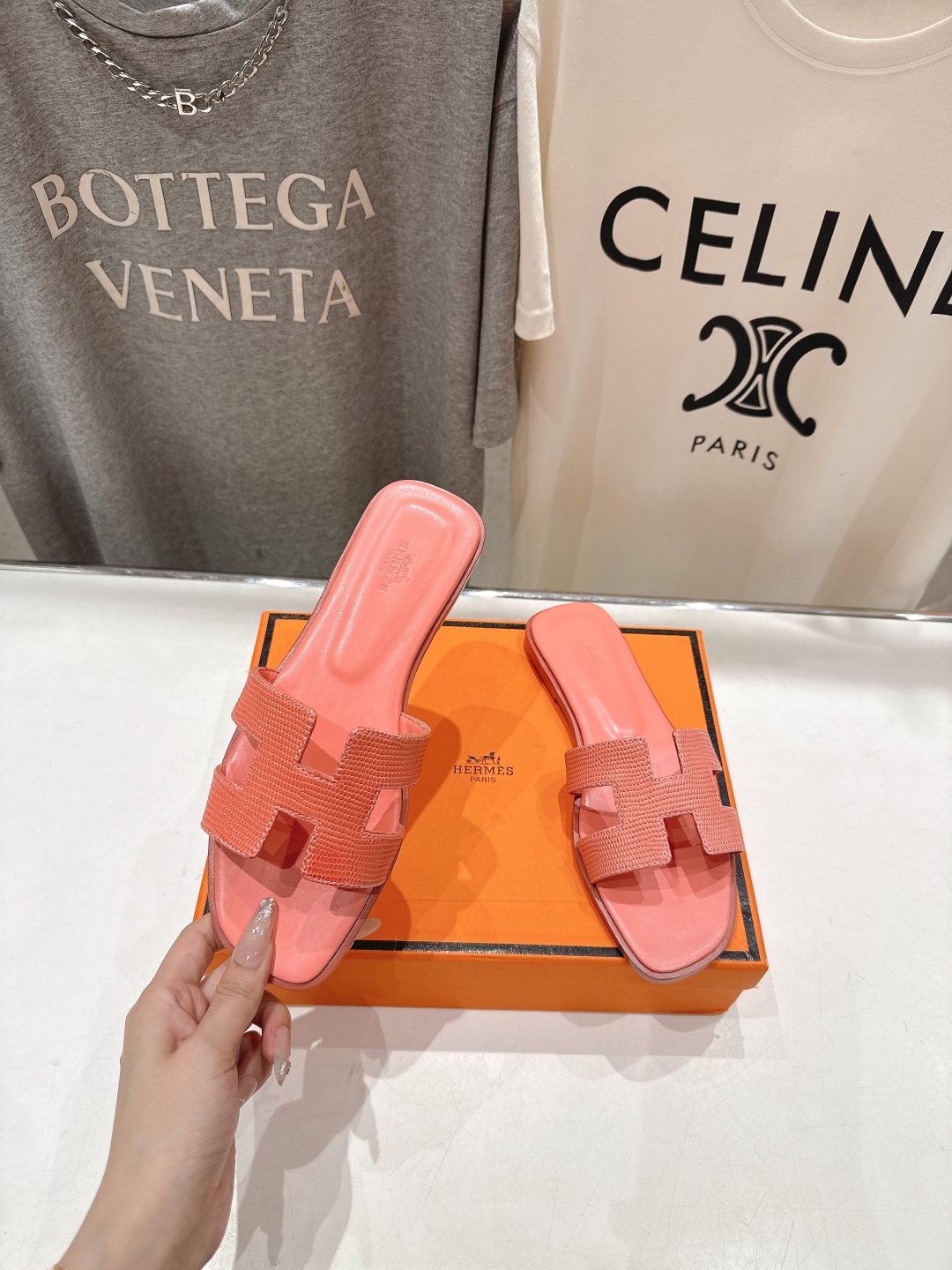 高版本出厂
  HERMES*✈️爱马仕H家2025ss最新升级版经典H拖鞋
🇮🇹度假旅游必备神器#由爱