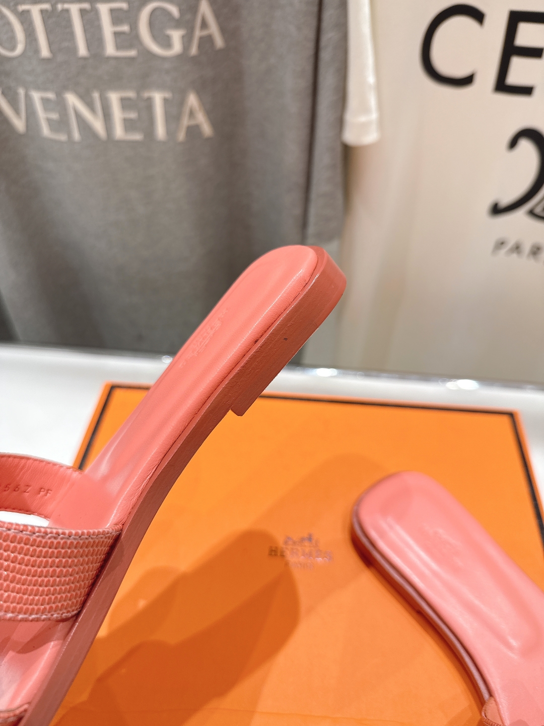 高版本出厂
  HERMES*✈️爱马仕H家2025ss最新升级版经典H拖鞋
🇮🇹度假旅游必备神器#由爱
