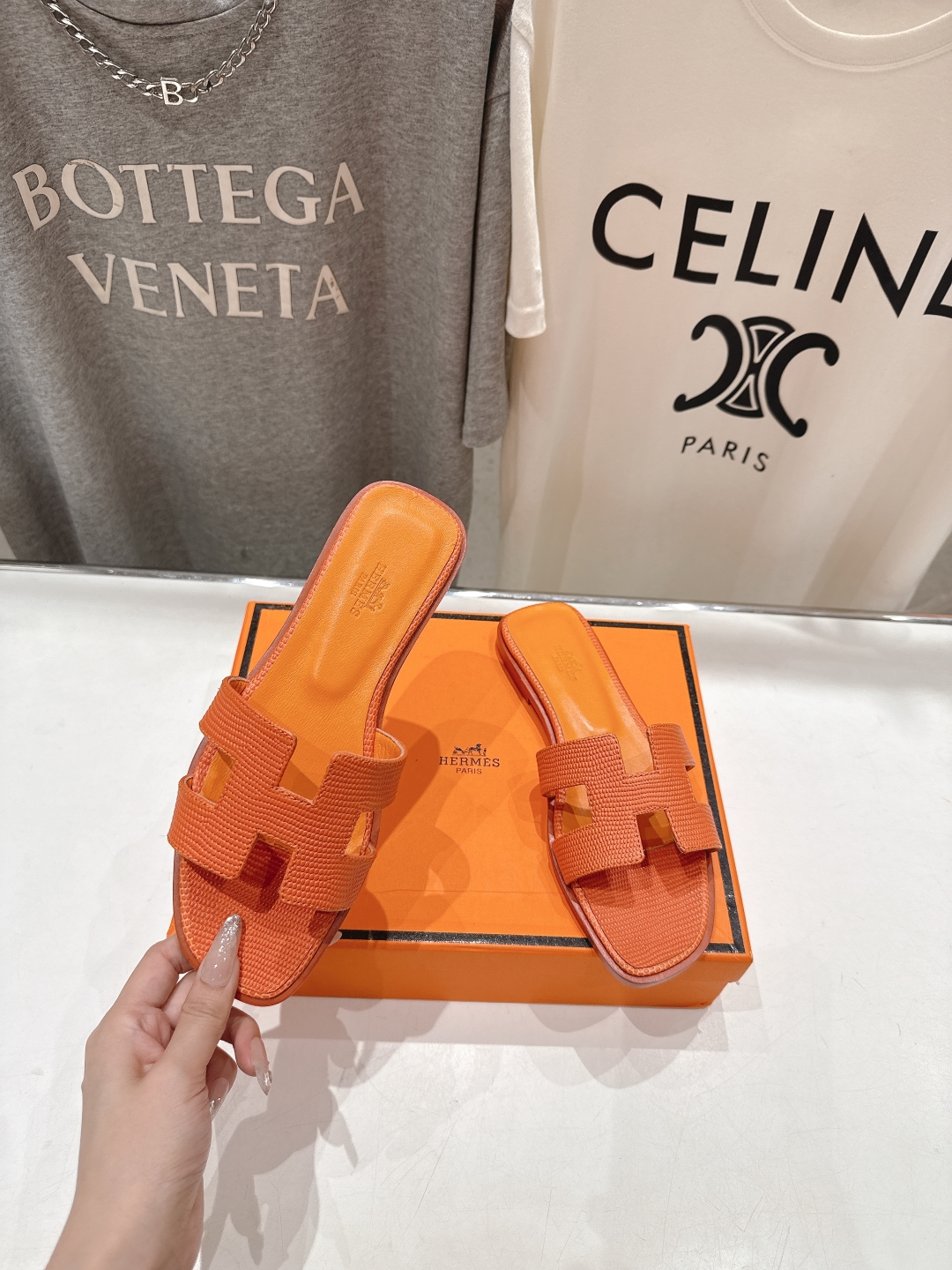 高版本出厂
  HERMES*✈️爱马仕H家2025ss最新升级版经典H拖鞋
🇮🇹度假旅游必备神器#由爱