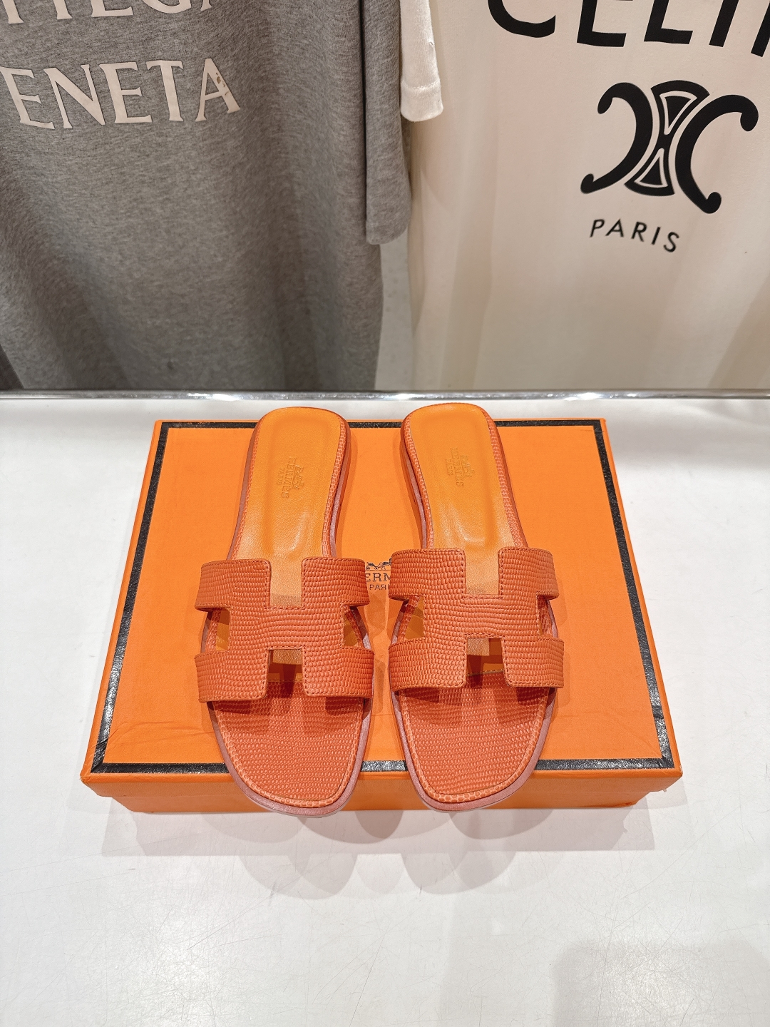 高版本出厂
  HERMES*✈️爱马仕H家2025ss最新升级版经典H拖鞋
🇮🇹度假旅游必备神器#由爱