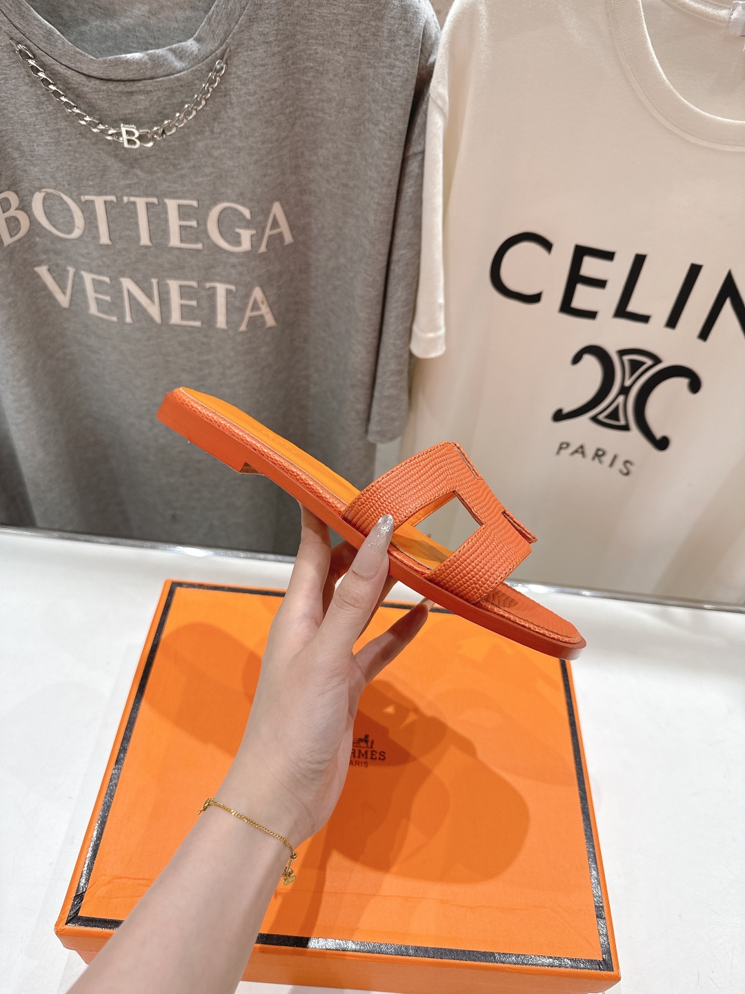 高版本出厂
  HERMES*✈️爱马仕H家2025ss最新升级版经典H拖鞋
🇮🇹度假旅游必备神器#由爱