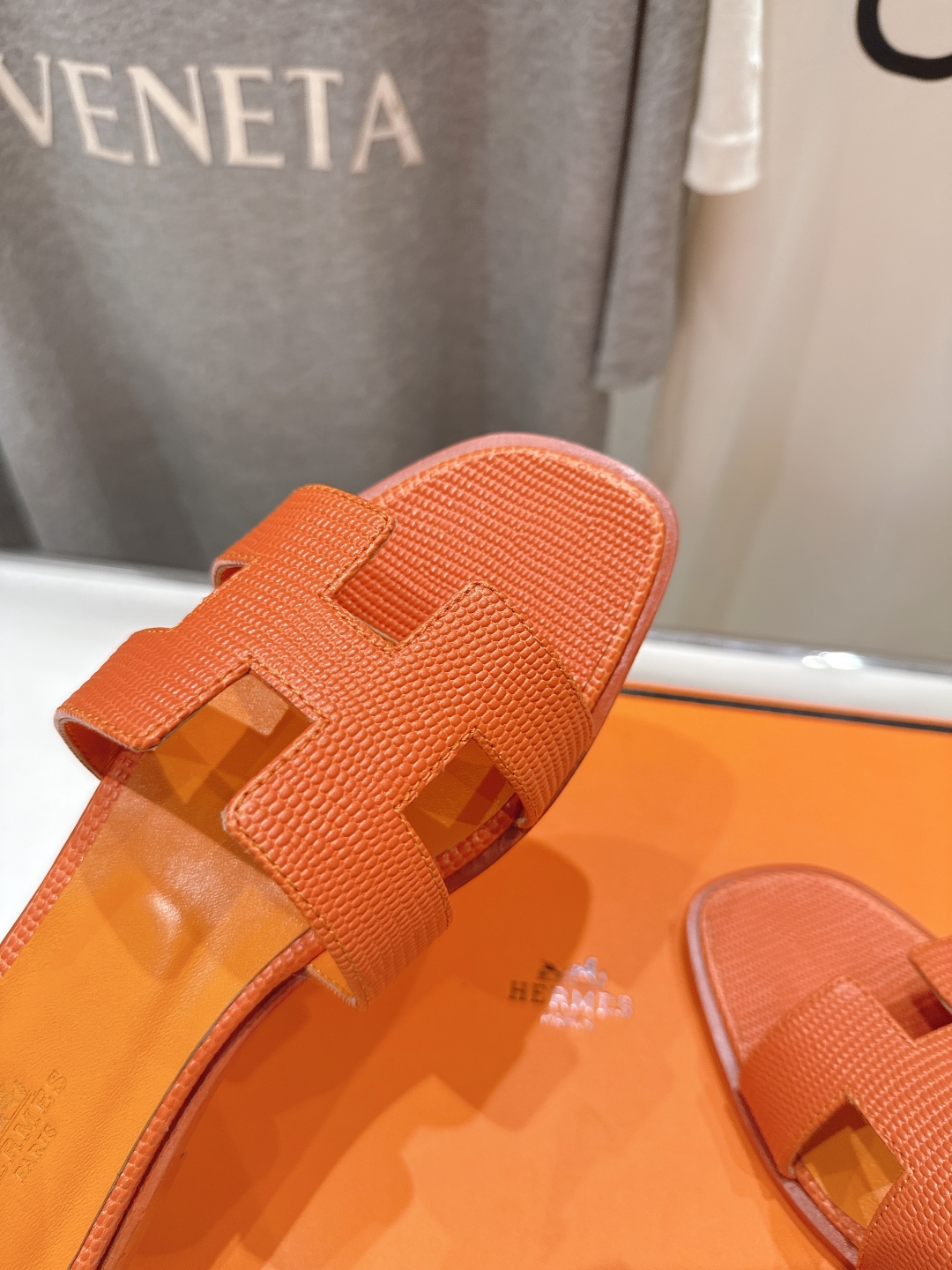 高版本出厂
  HERMES*✈️爱马仕H家2025ss最新升级版经典H拖鞋
🇮🇹度假旅游必备神器#由爱